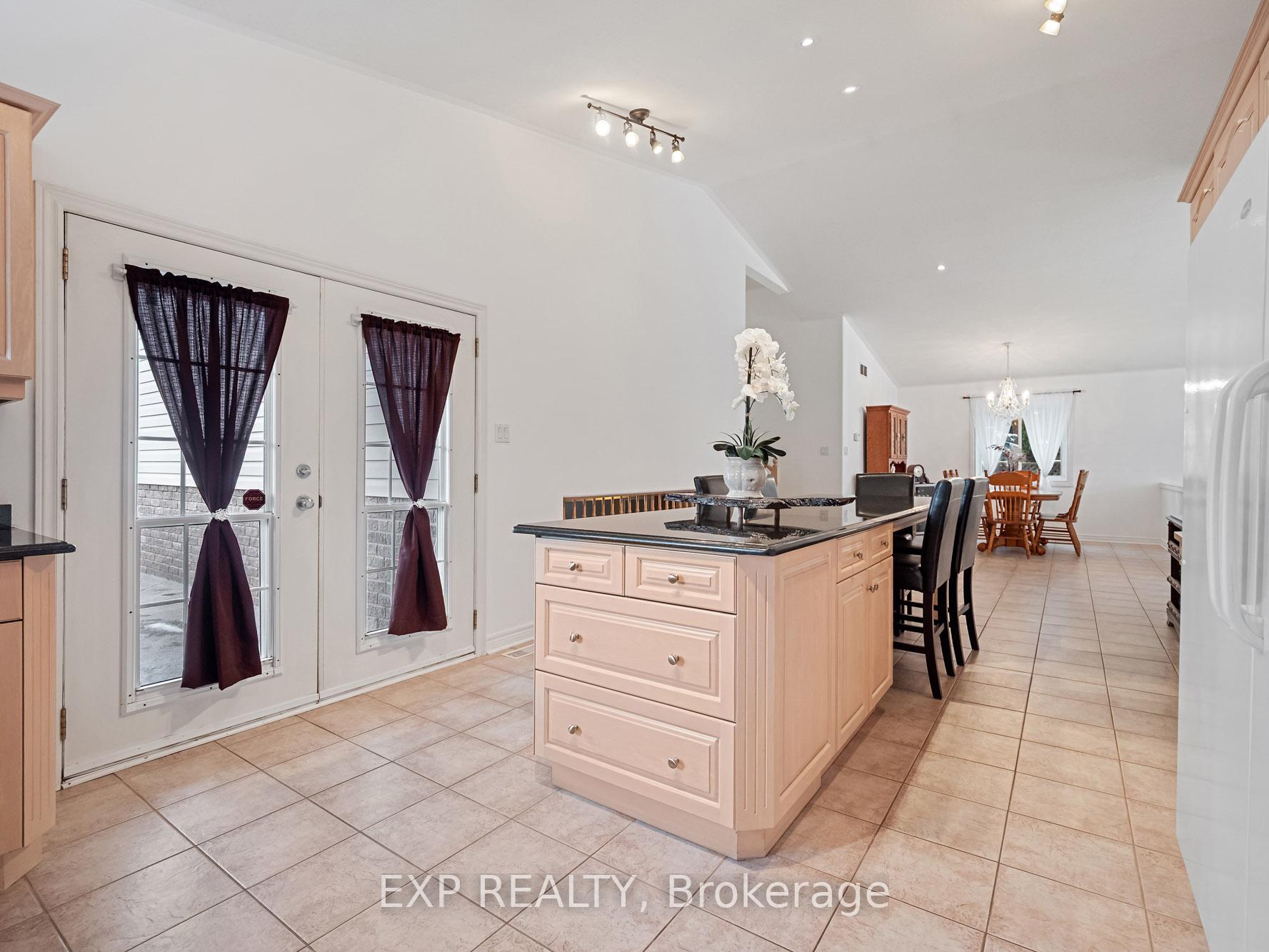 Photo 15 of 7090 Julie Drive, Niagara Falls, Forestview — HOMEH