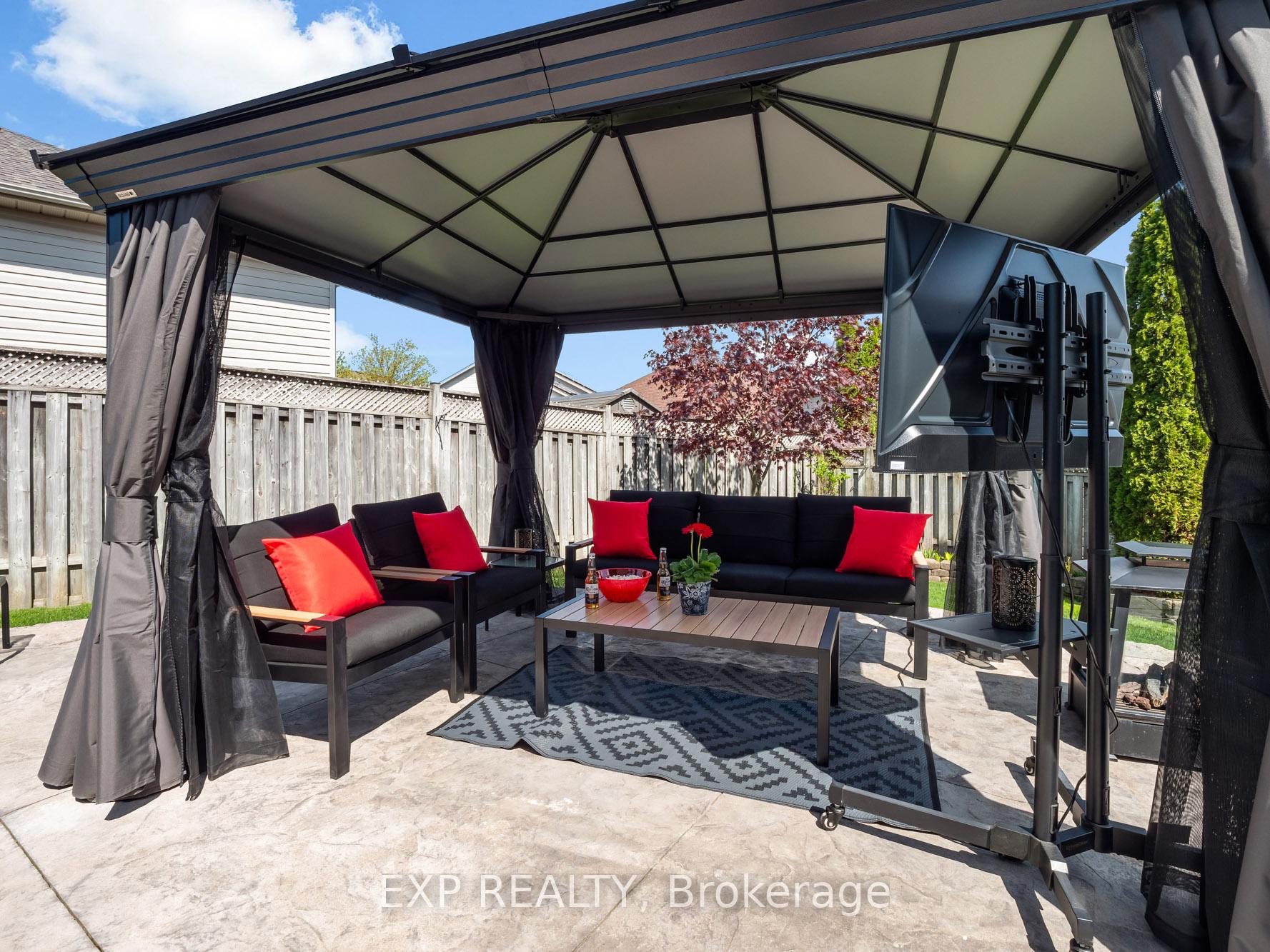 Photo 32 of 7090 Julie Drive, Niagara Falls, Forestview — HOMEH