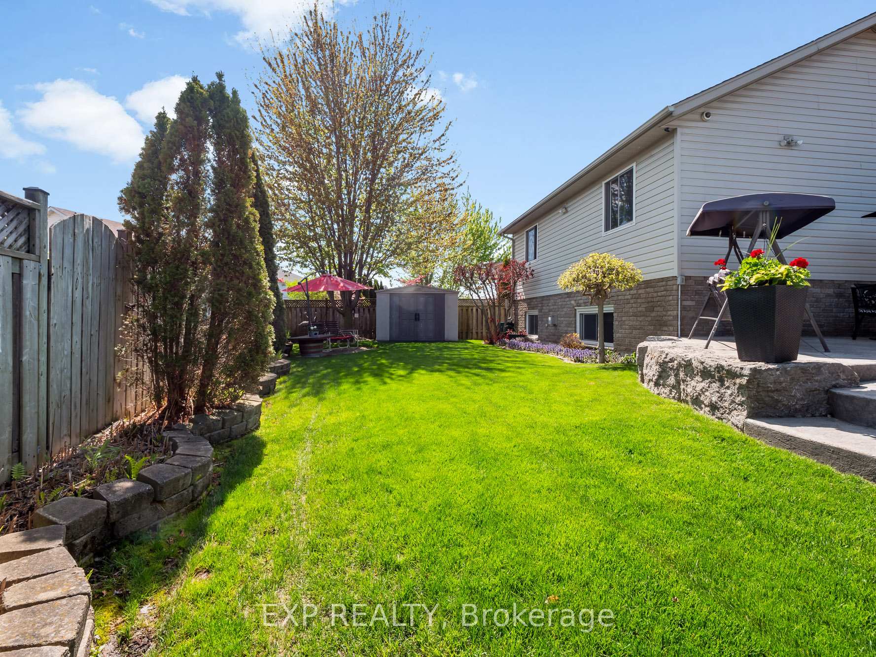 Photo 35 of 7090 Julie Drive, Niagara Falls, Forestview — HOMEH