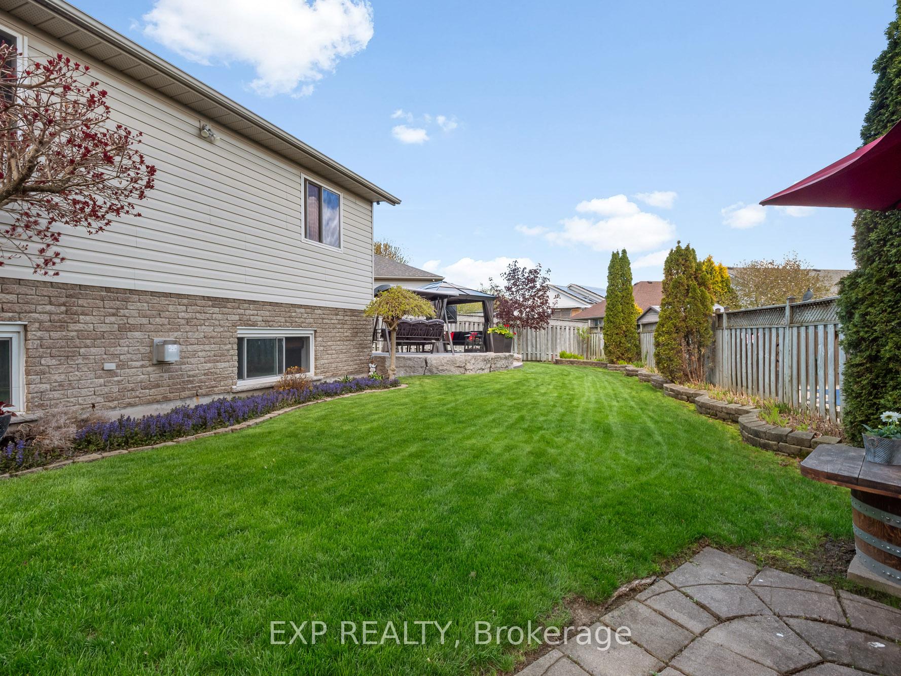 Photo 37 of 7090 Julie Drive, Niagara Falls, Forestview — HOMEH