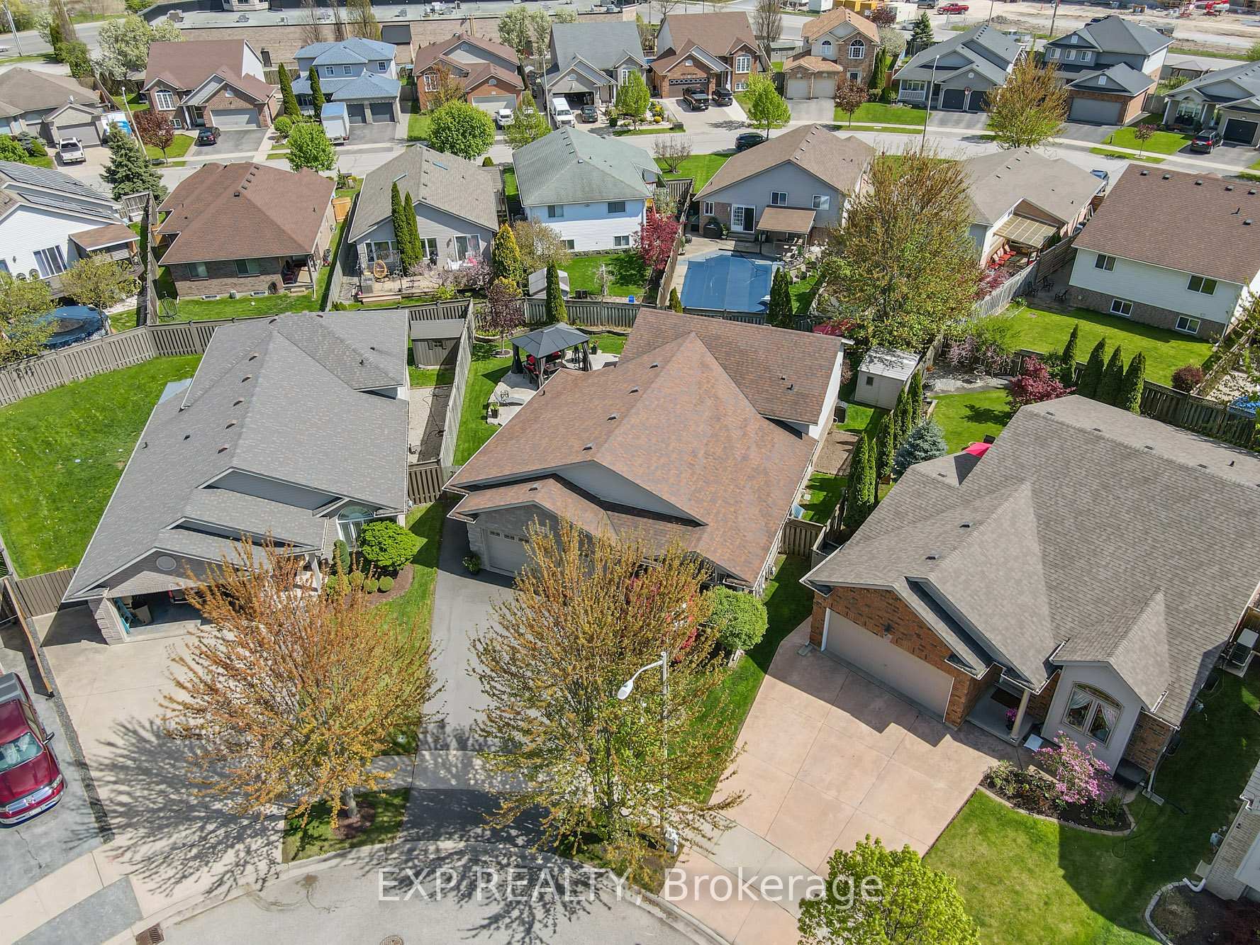 Photo 40 of 7090 Julie Drive, Niagara Falls, Forestview — HOMEH