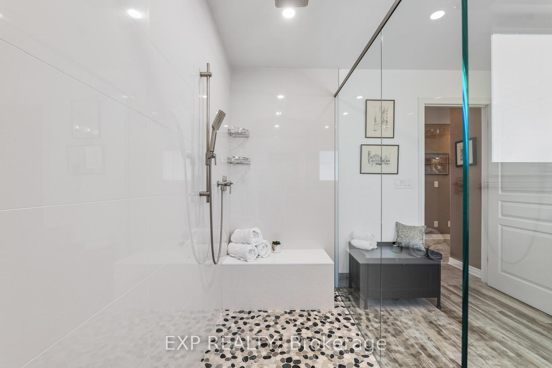 Photo 21 of 7090 Julie Drive, Niagara Falls, Forestview — HOMEH