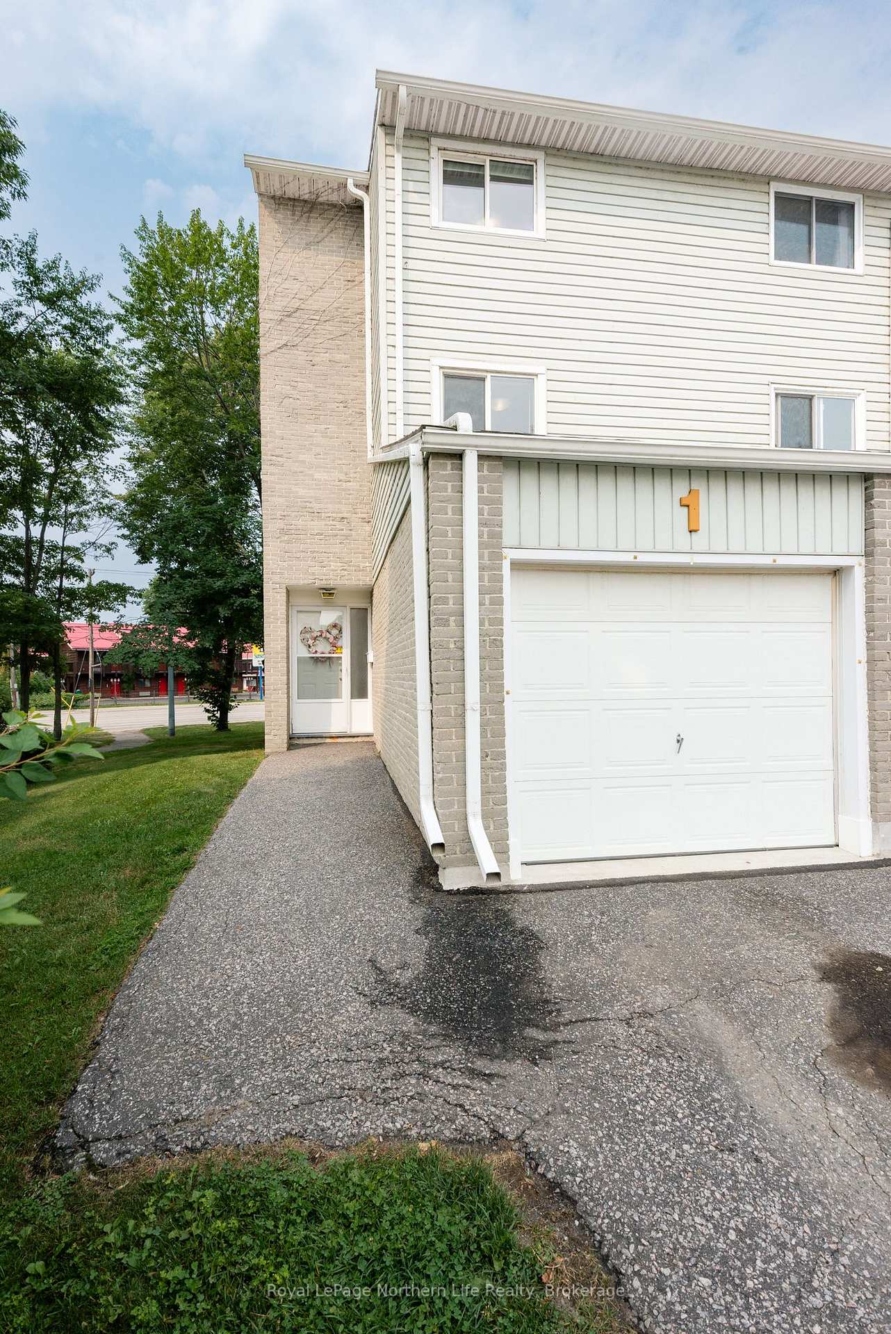 Front of Unit 1, 644 Lakeshore Drive