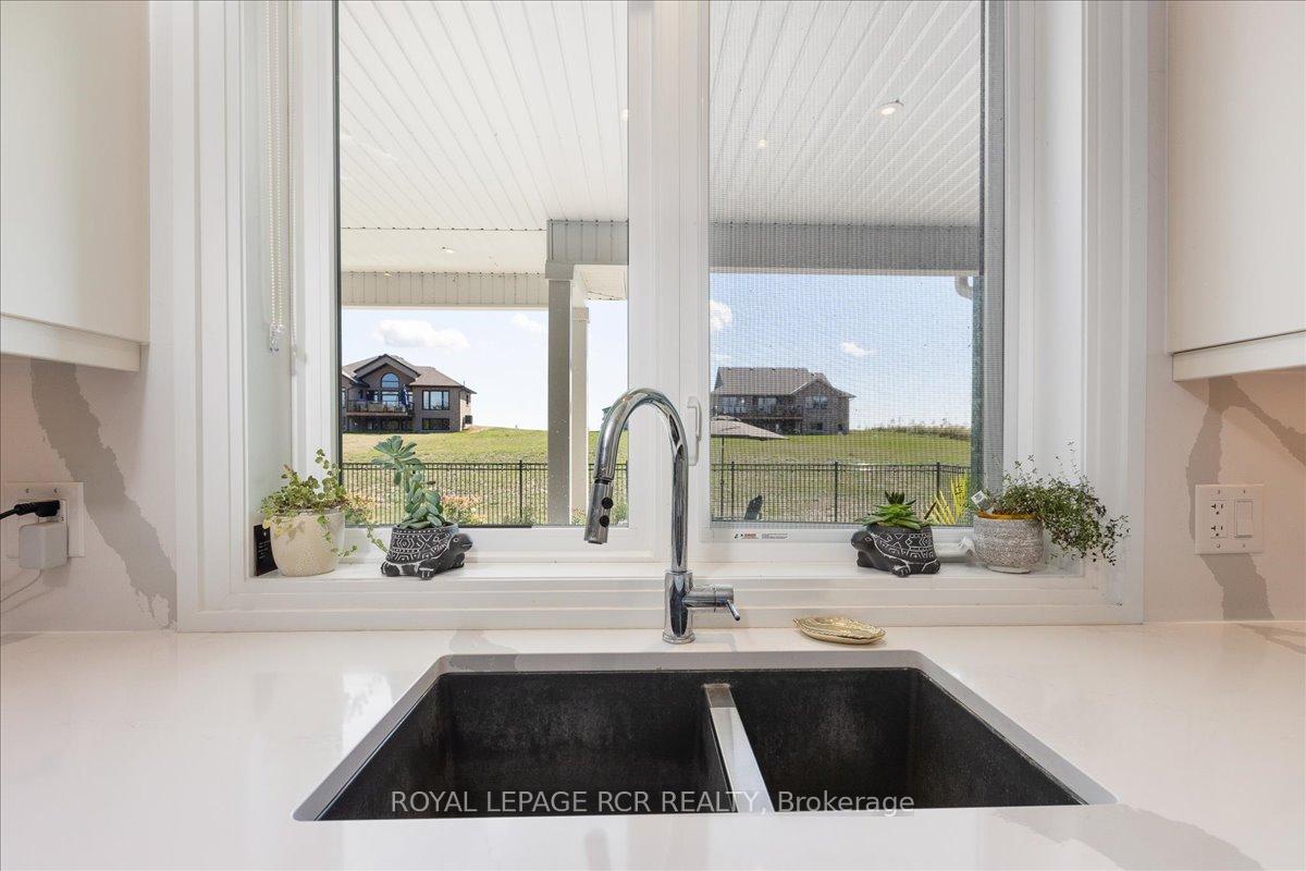 Photo 9 of 3 Nipigon Street, Kawartha Lakes, Verulam — HOMEH