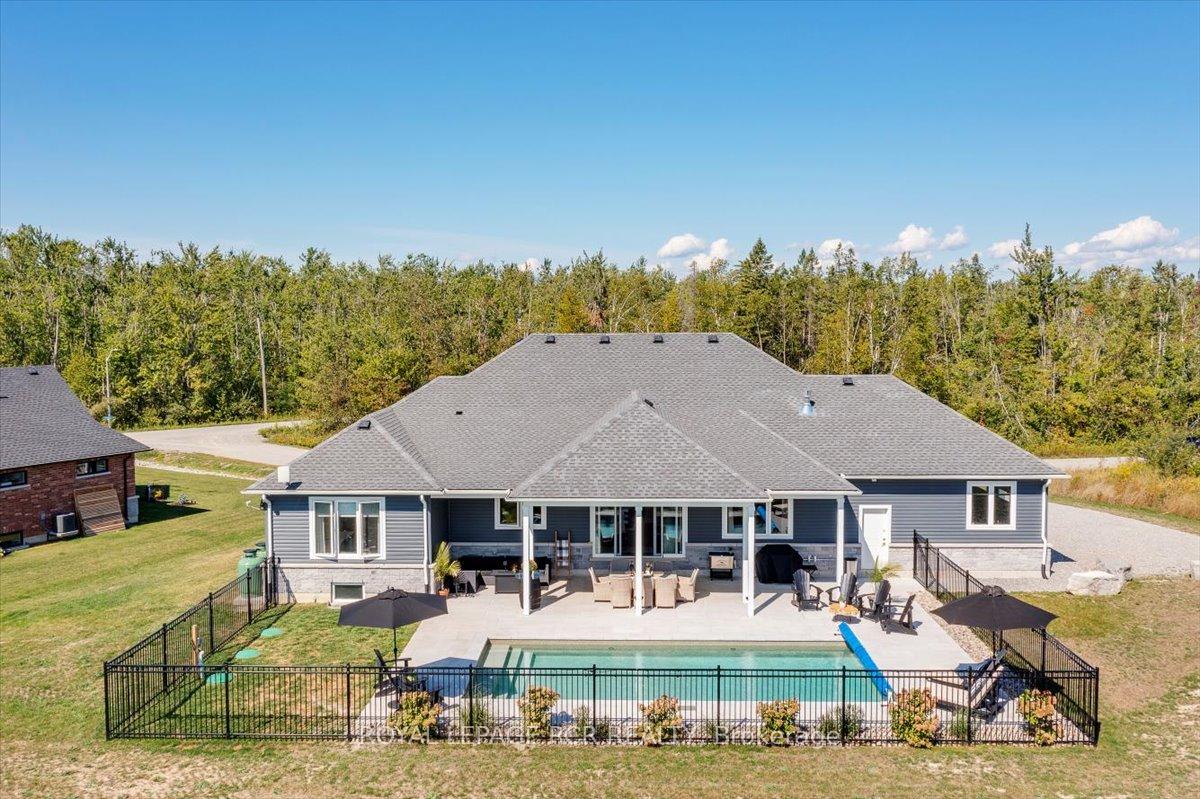 Photo 44 of 3 Nipigon Street, Kawartha Lakes, Verulam — HOMEH