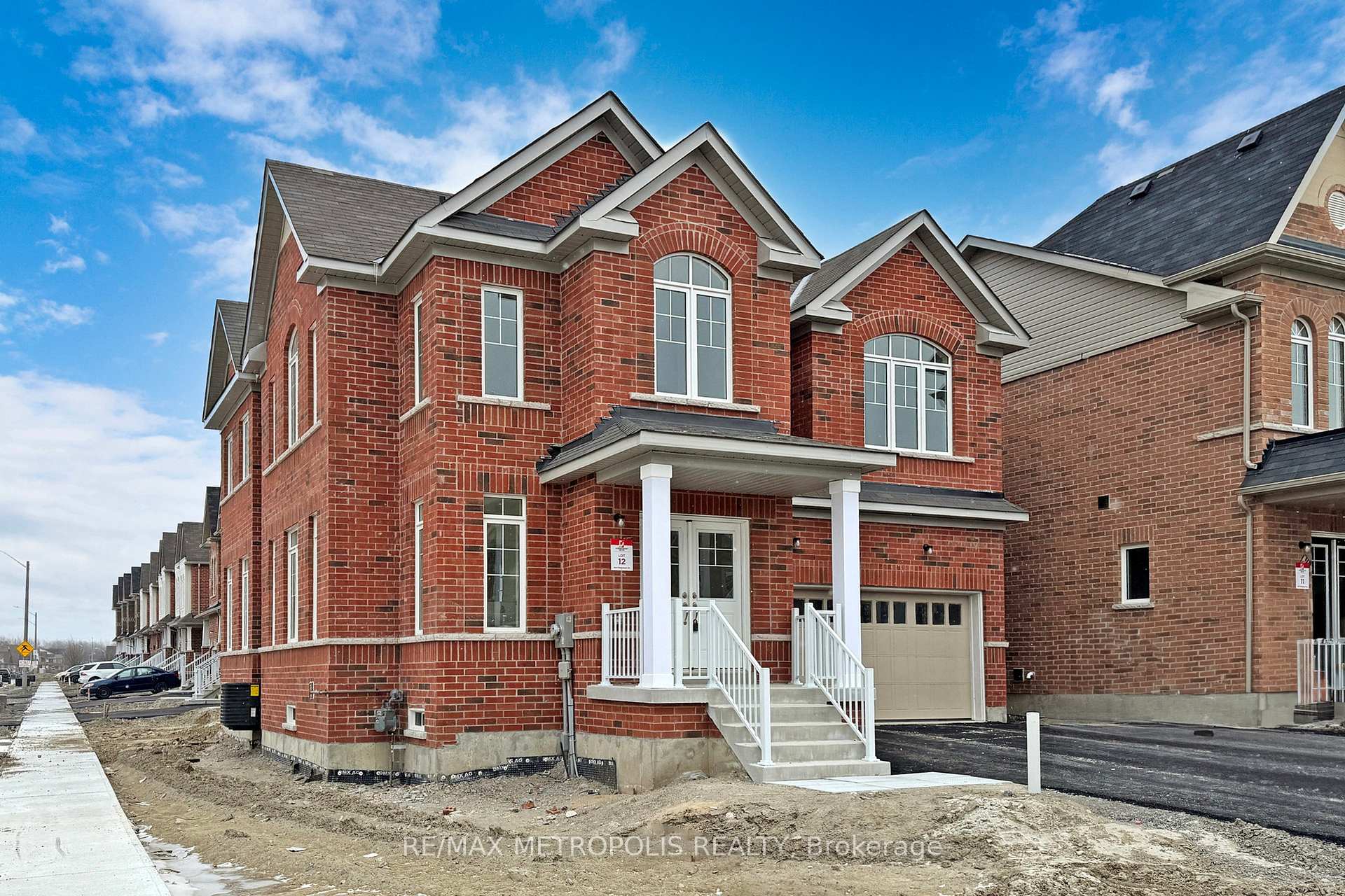 Photo 4 of 647 Fleetwood Drive, Oshawa, Eastdale — HOMEH