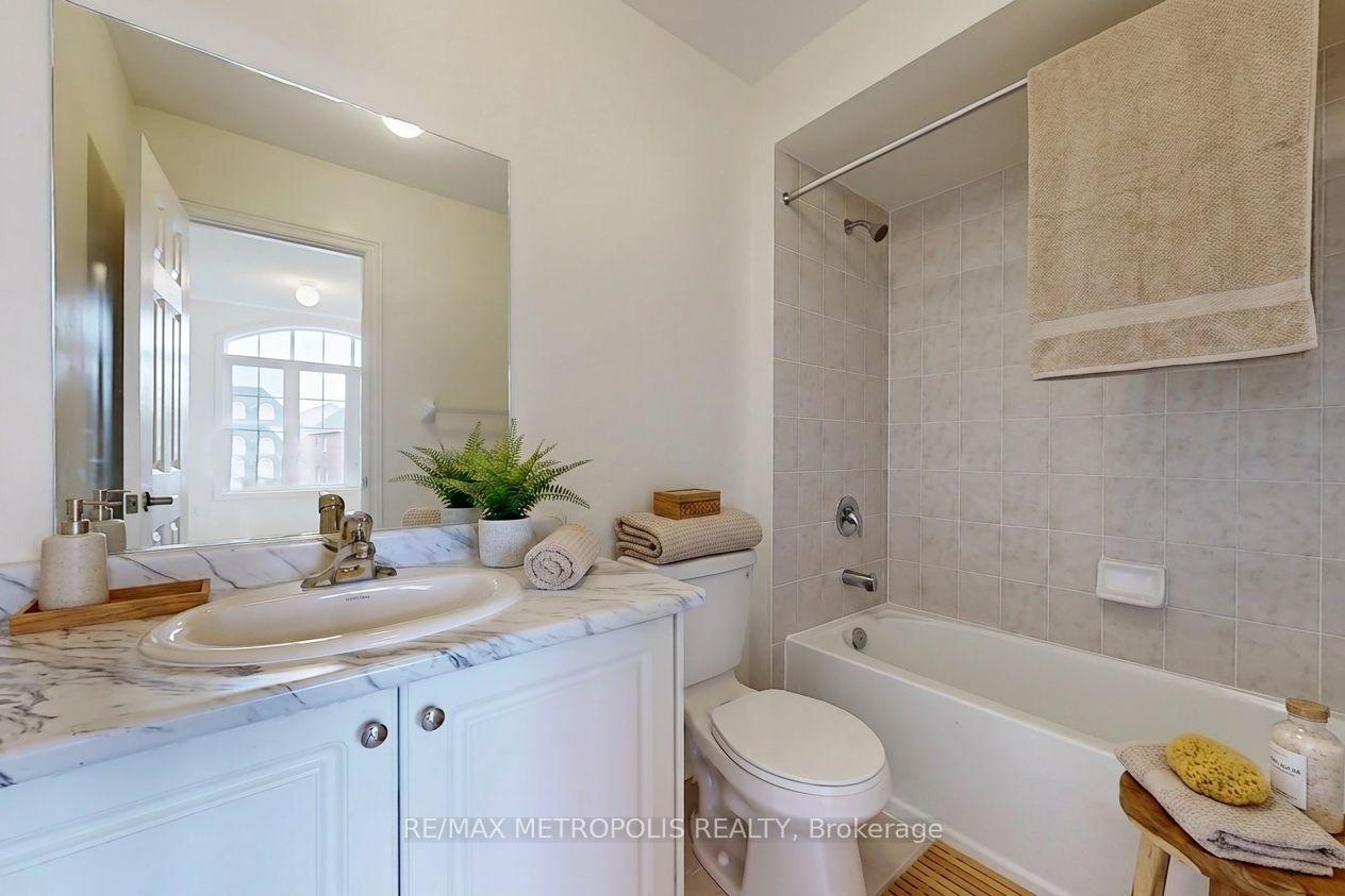 Photo 30 of 647 Fleetwood Drive, Oshawa, Eastdale — HOMEH