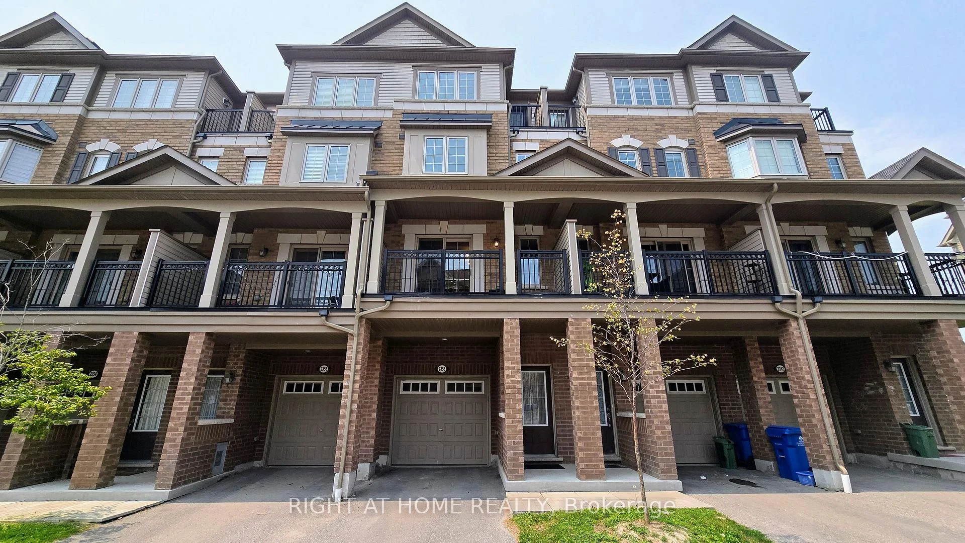 Photo 7 of Unit 341, 2358 Chevron Prince Path, Oshawa, Windfields — HOMEH