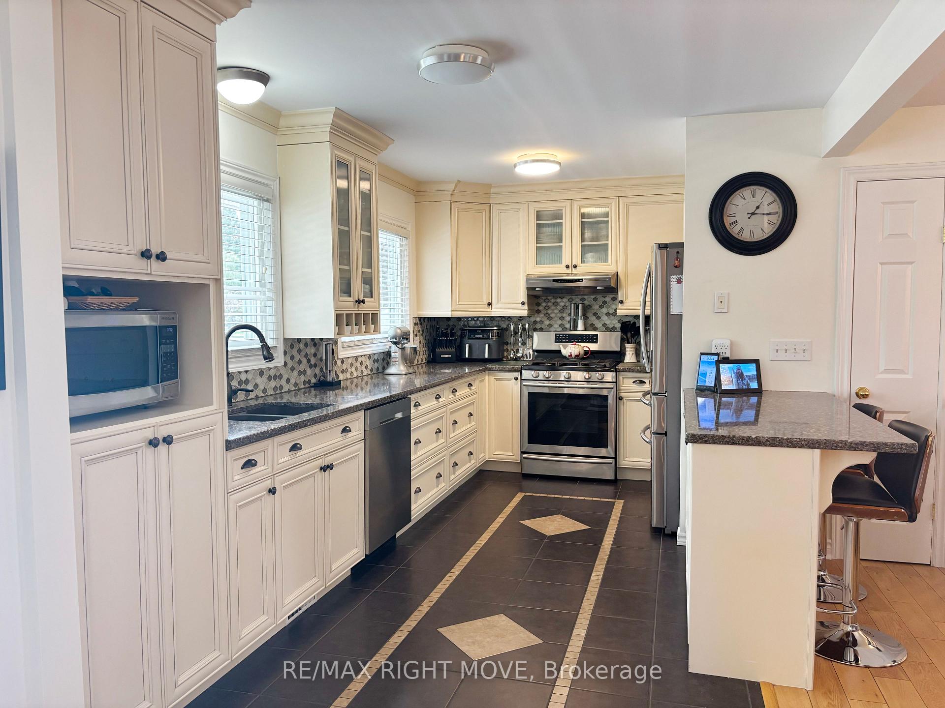 Photo 4 of 3705 Shadow Creek Road, Severn, West Shore — HOMEH