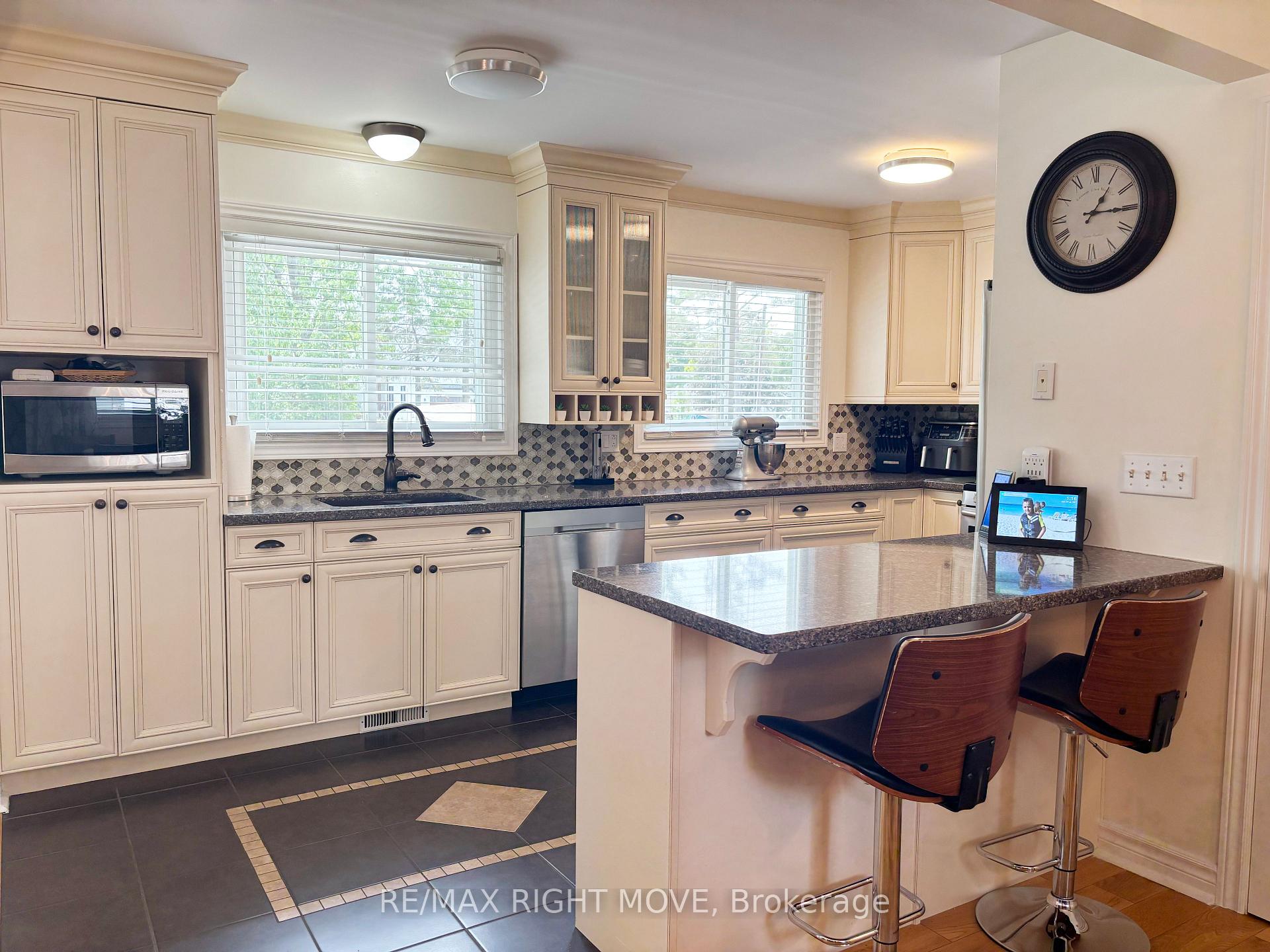 Photo 5 of 3705 Shadow Creek Road, Severn, West Shore — HOMEH