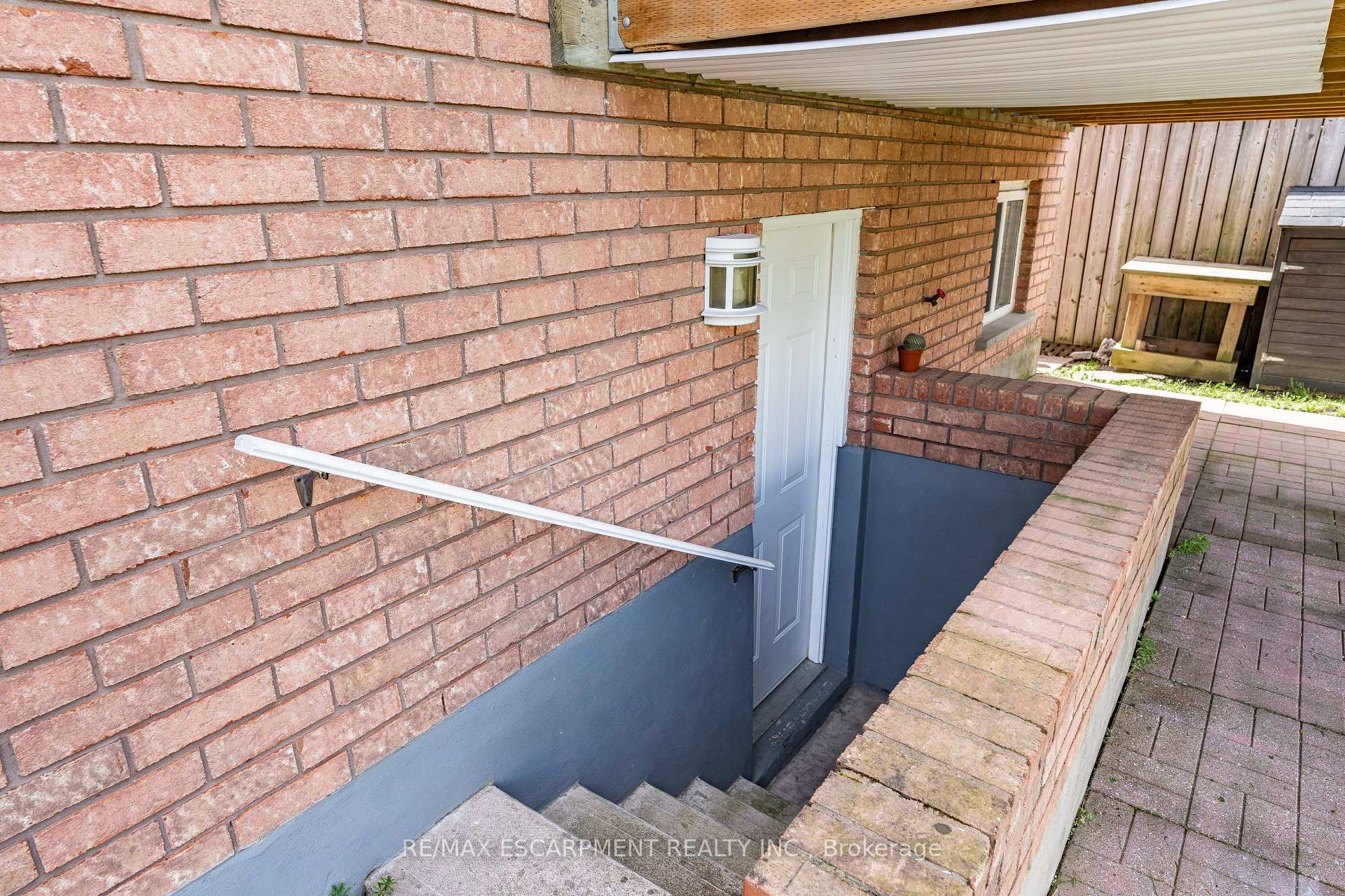 Photo 3 of Unit #Lower, 7669 Alpine Drive, Niagara Falls, Ascot — HOMEH
