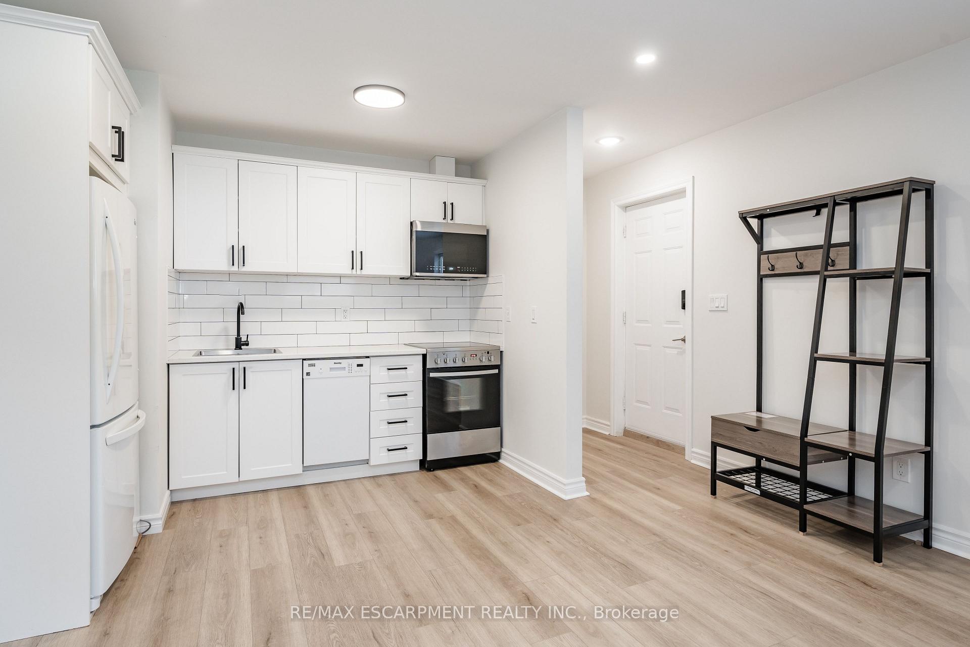 Photo 4 of Unit #Lower, 7669 Alpine Drive, Niagara Falls, Ascot — HOMEH
