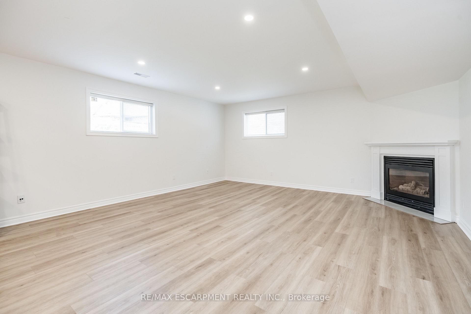Photo 7 of Unit #Lower, 7669 Alpine Drive, Niagara Falls, Ascot — HOMEH