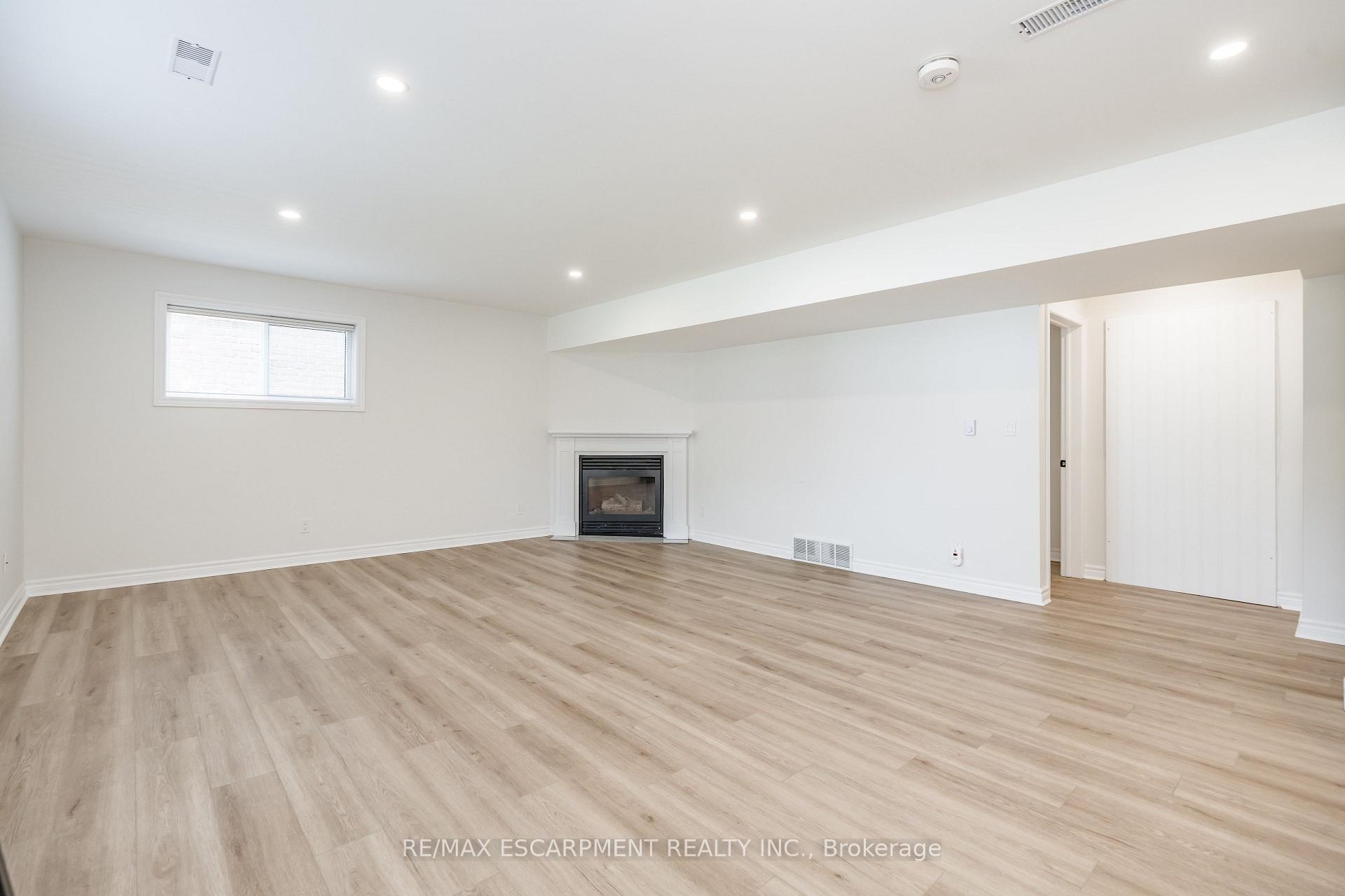 Photo 8 of Unit #Lower, 7669 Alpine Drive, Niagara Falls, Ascot — HOMEH