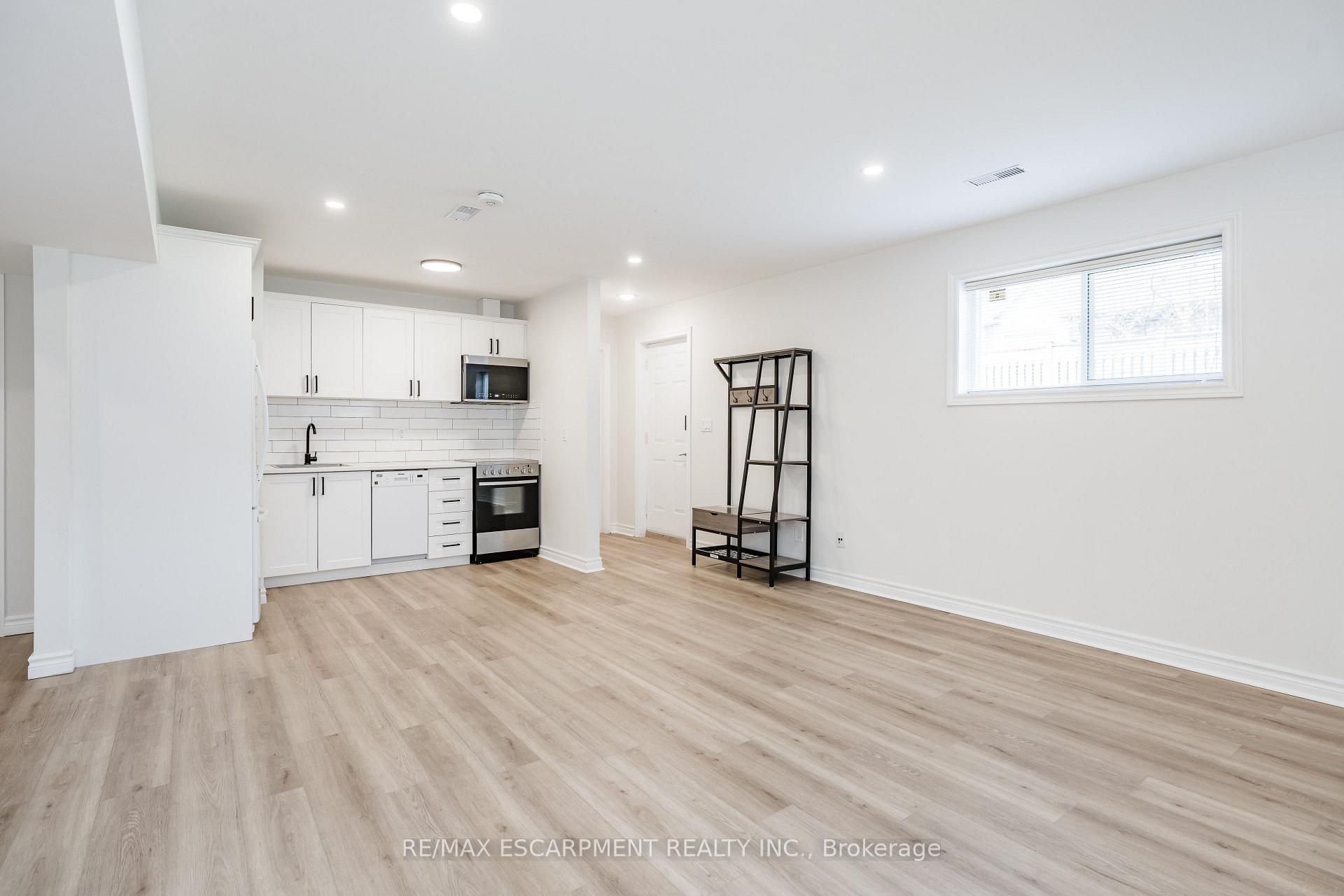 Photo 9 of Unit #Lower, 7669 Alpine Drive, Niagara Falls, Ascot — HOMEH