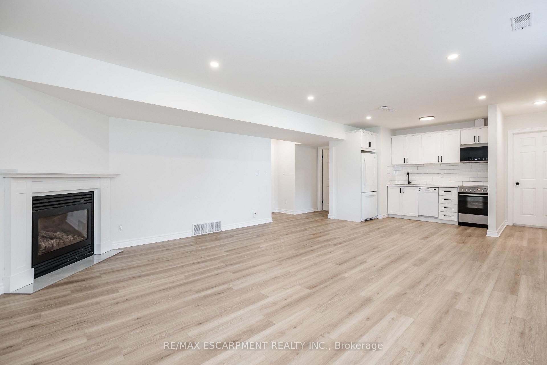 Photo 10 of Unit #Lower, 7669 Alpine Drive, Niagara Falls, Ascot — HOMEH