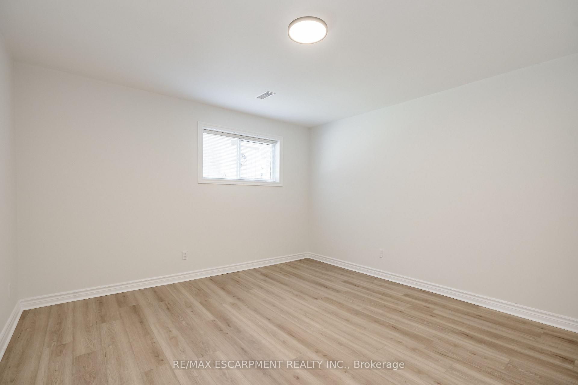 Photo 13 of Unit #Lower, 7669 Alpine Drive, Niagara Falls, Ascot — HOMEH