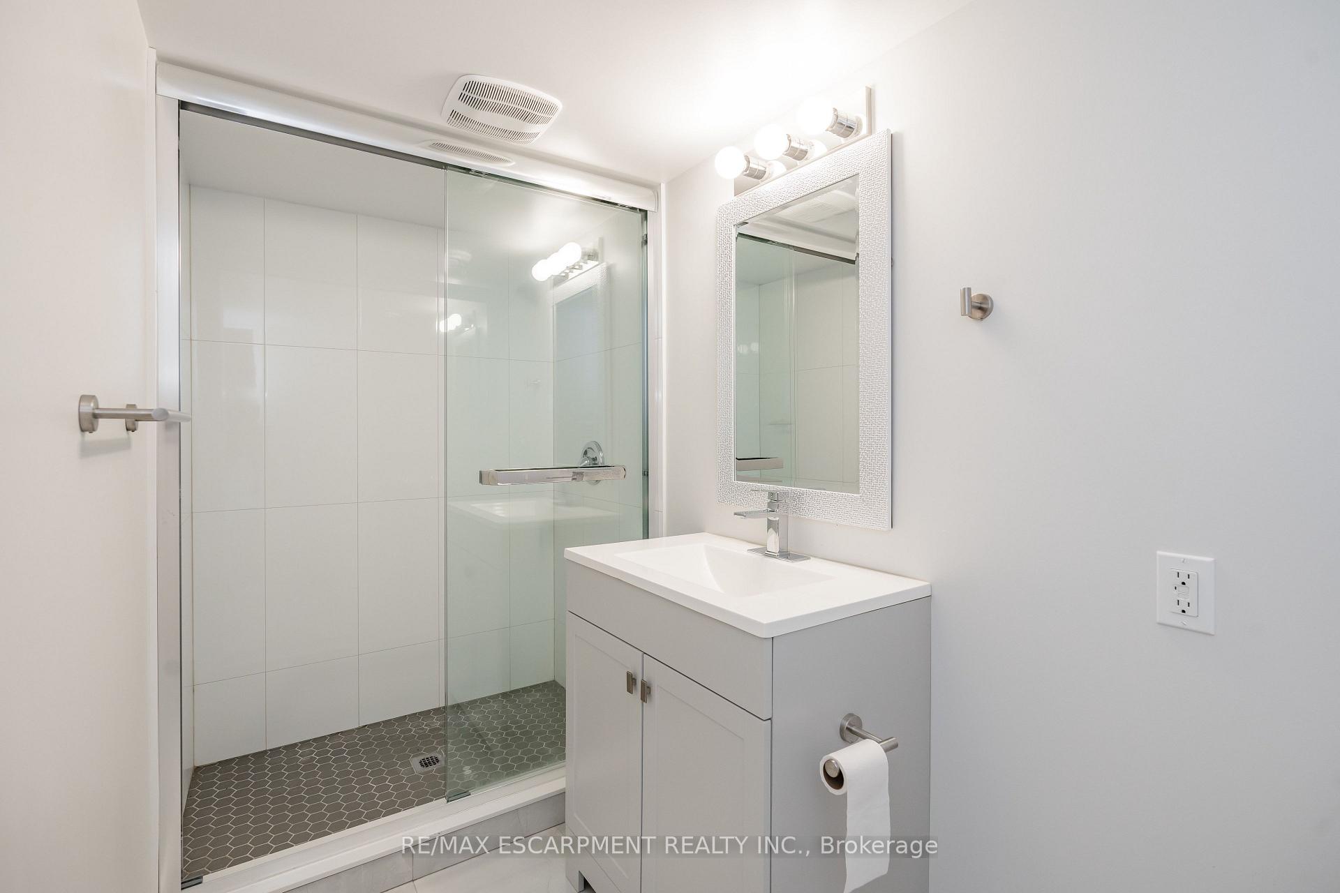Photo 14 of Unit #Lower, 7669 Alpine Drive, Niagara Falls, Ascot — HOMEH
