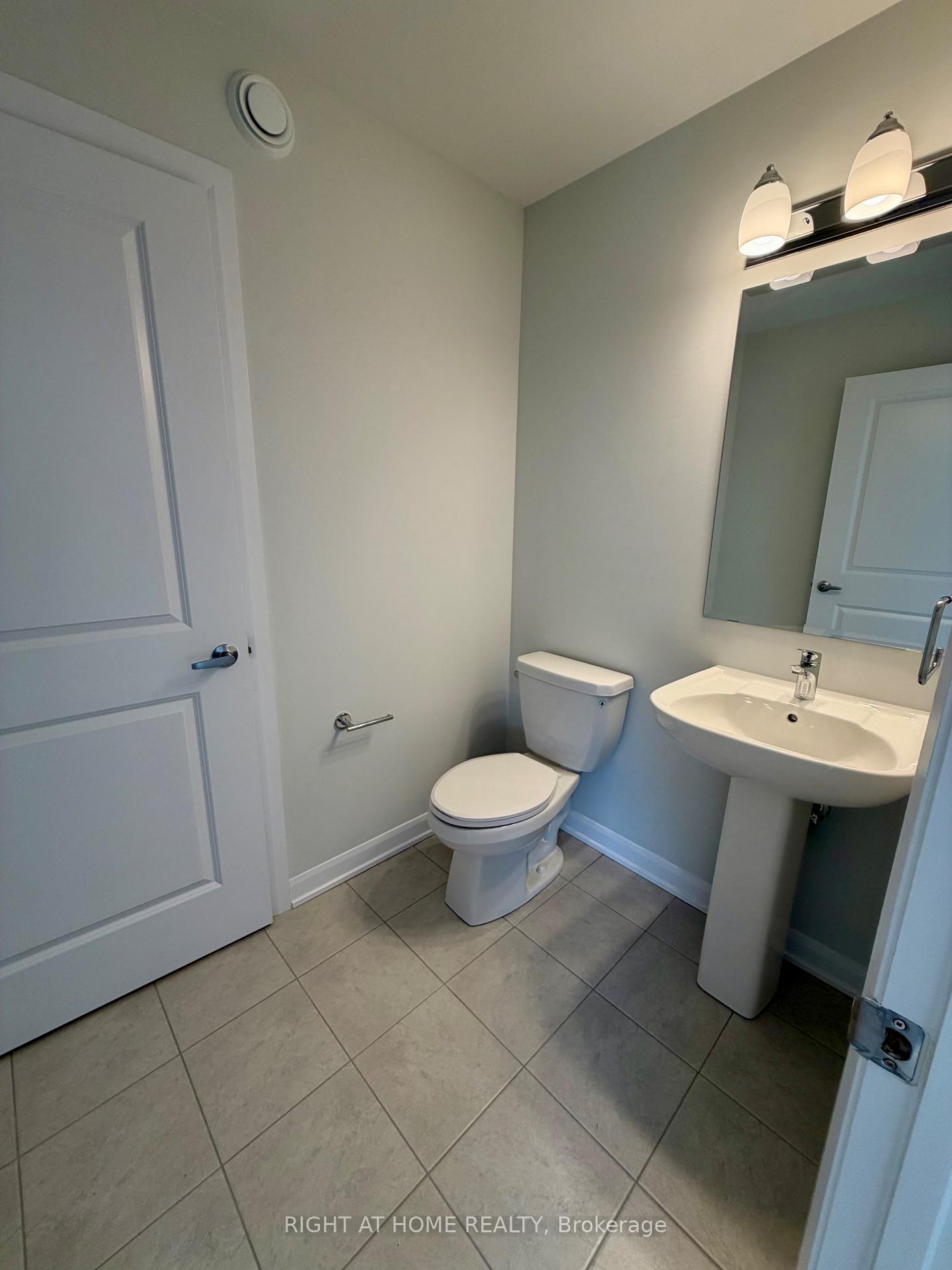 Photo 13 of 631 FEEDMILL Private, Ottawa, Kanata - Kanata Lakes/Heritage Hills — HOMEH