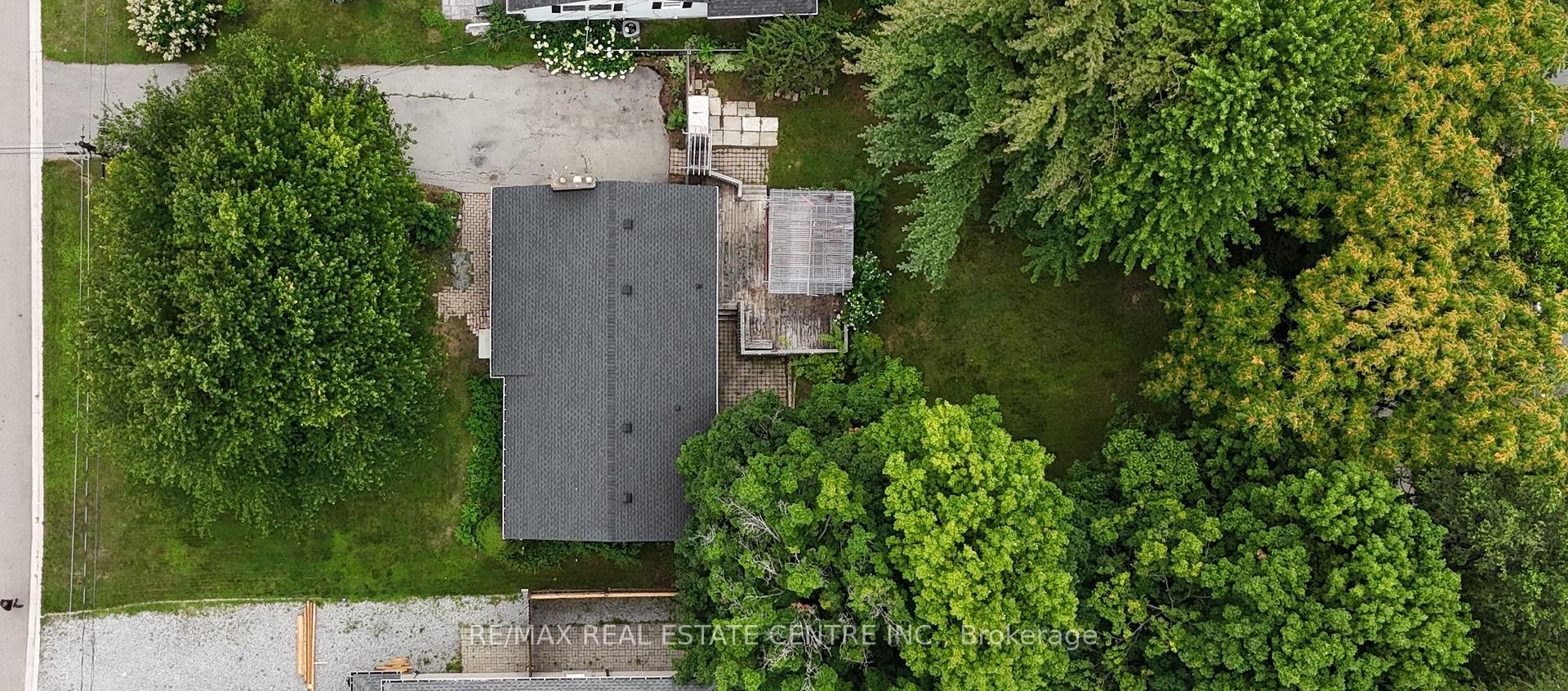 Photo 2 of 15 Miller Drive, Hamilton, Ancaster — HOMEH