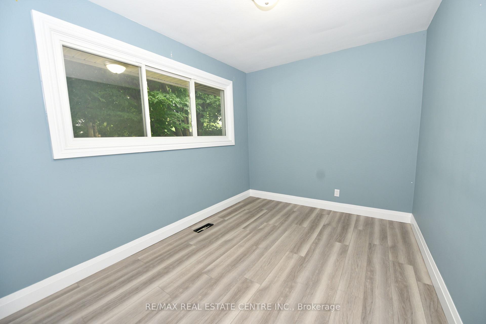 Photo 8 of 15 Miller Drive, Hamilton, Ancaster — HOMEH