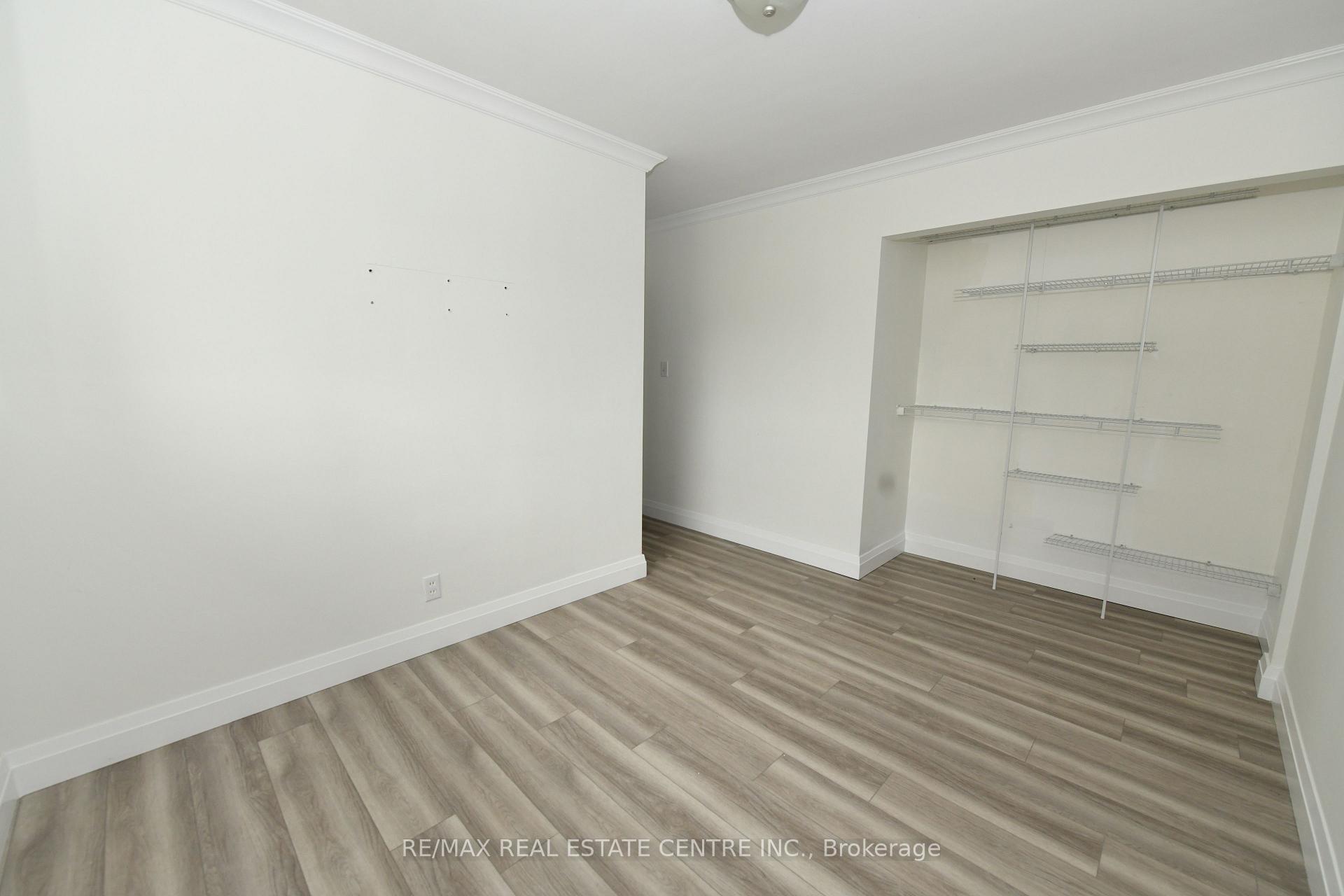 Photo 17 of 15 Miller Drive, Hamilton, Ancaster — HOMEH