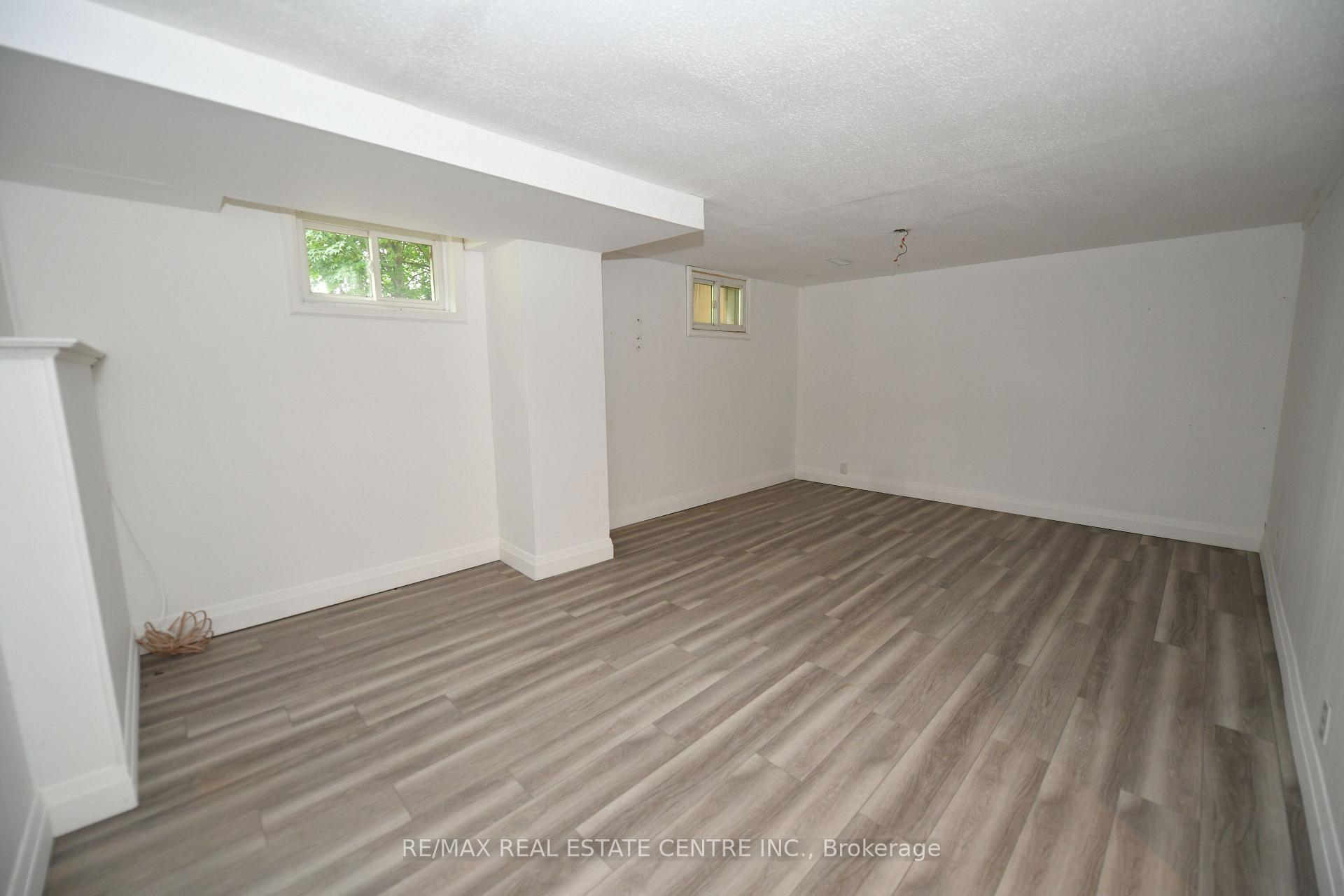 Photo 18 of 15 Miller Drive, Hamilton, Ancaster — HOMEH