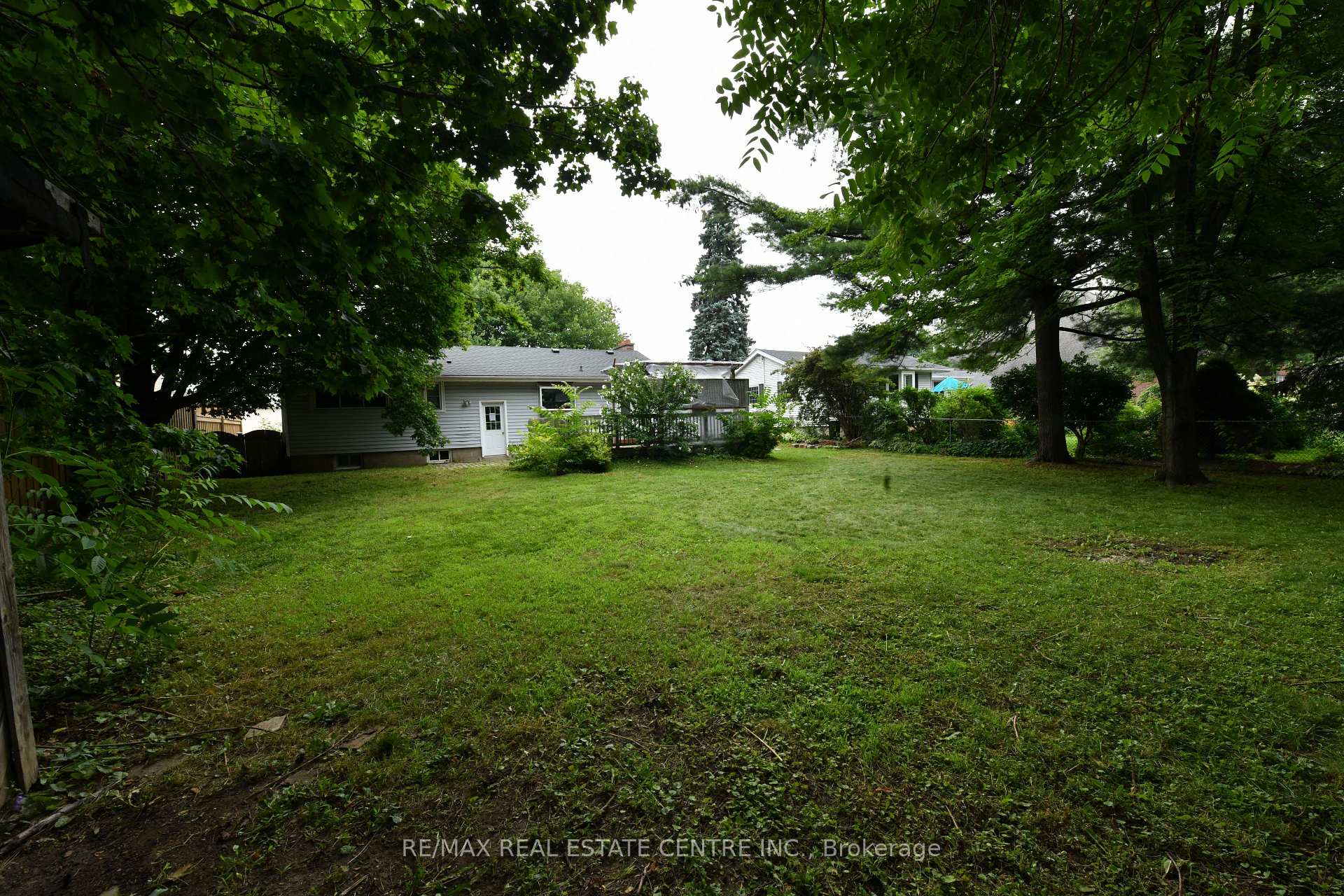 Photo 21 of 15 Miller Drive, Hamilton, Ancaster — HOMEH