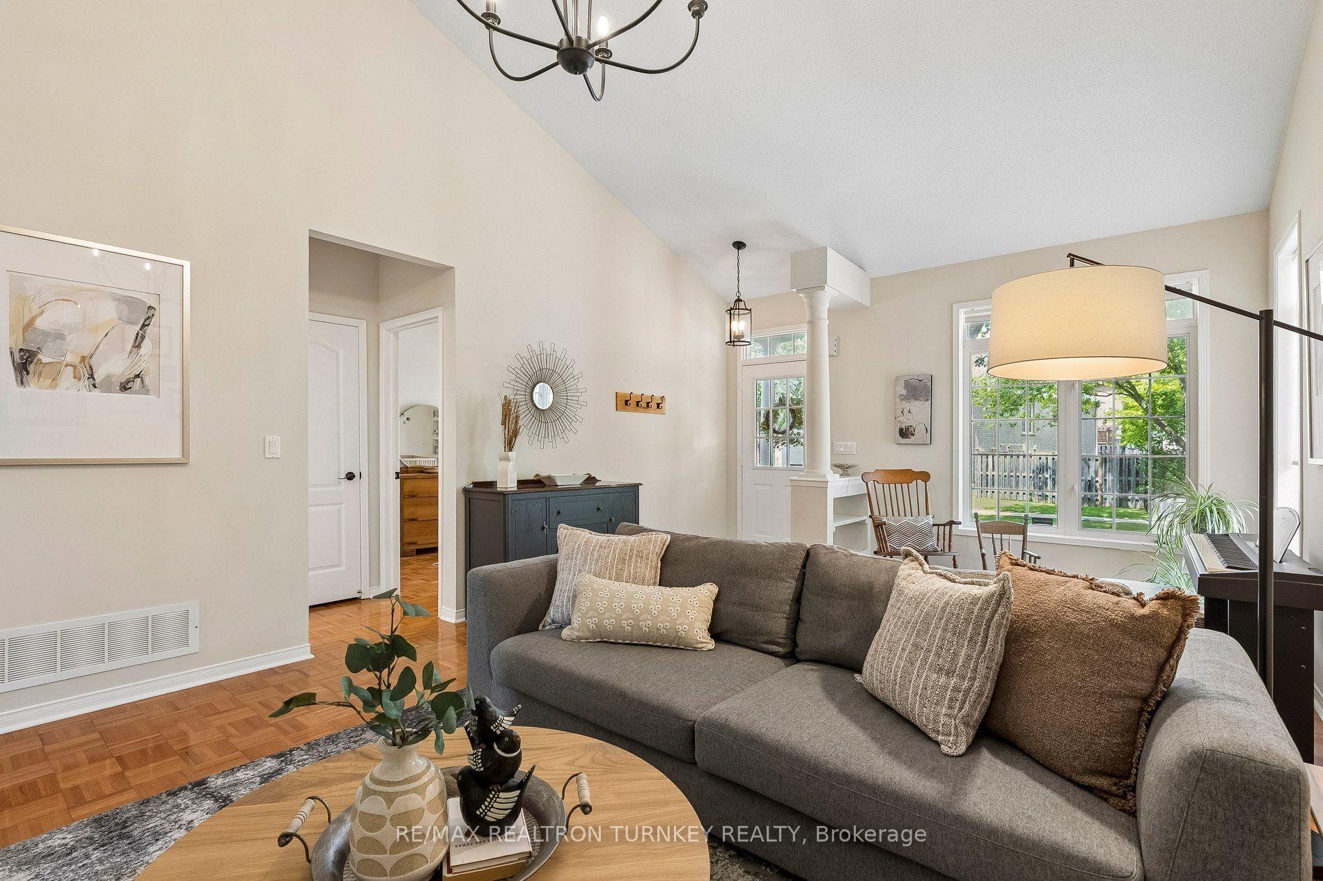 Photo 5 of 7 Thomas Bales Drive, Markham, Berczy — HOMEH