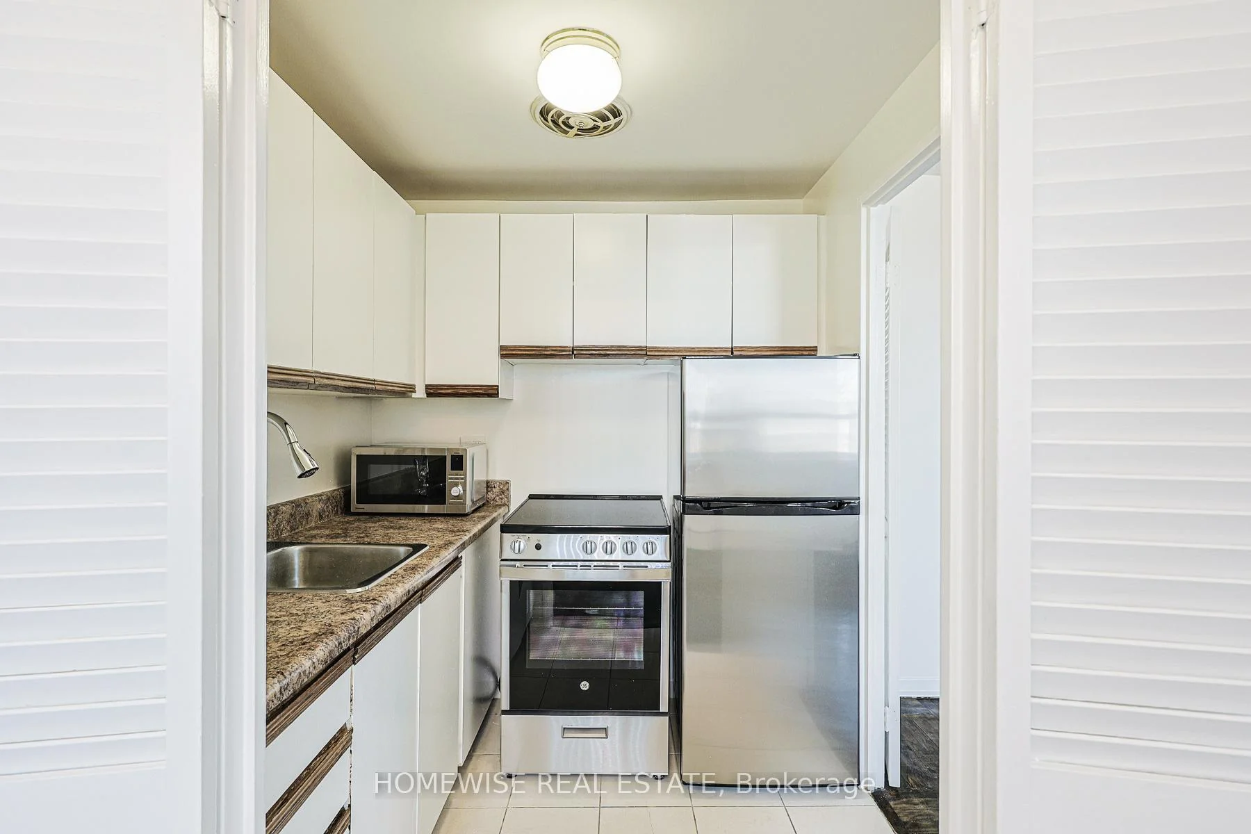 Photo 15 of Unit 902, 485 Kingston Road, Toronto, The Beaches — HOMEH