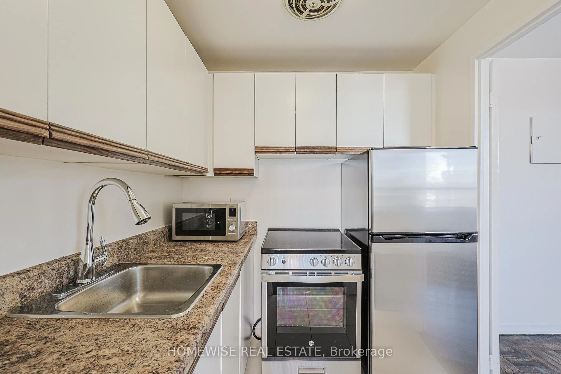 Photo 20 of Unit 902, 485 Kingston Road, Toronto, The Beaches — HOMEH