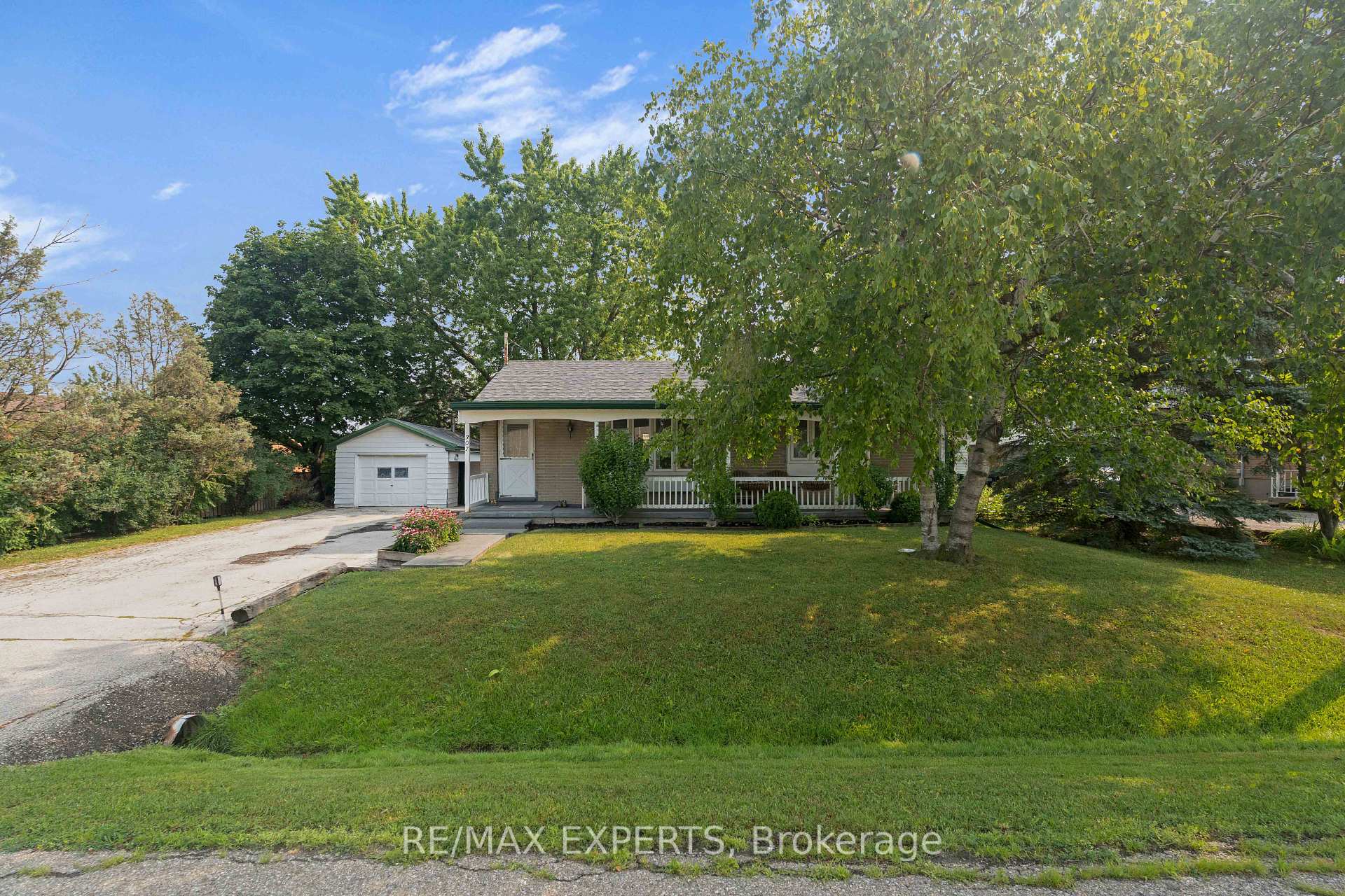 Photo 3 of 307 Pearl Street, Caledon, Bolton West — HOMEH
