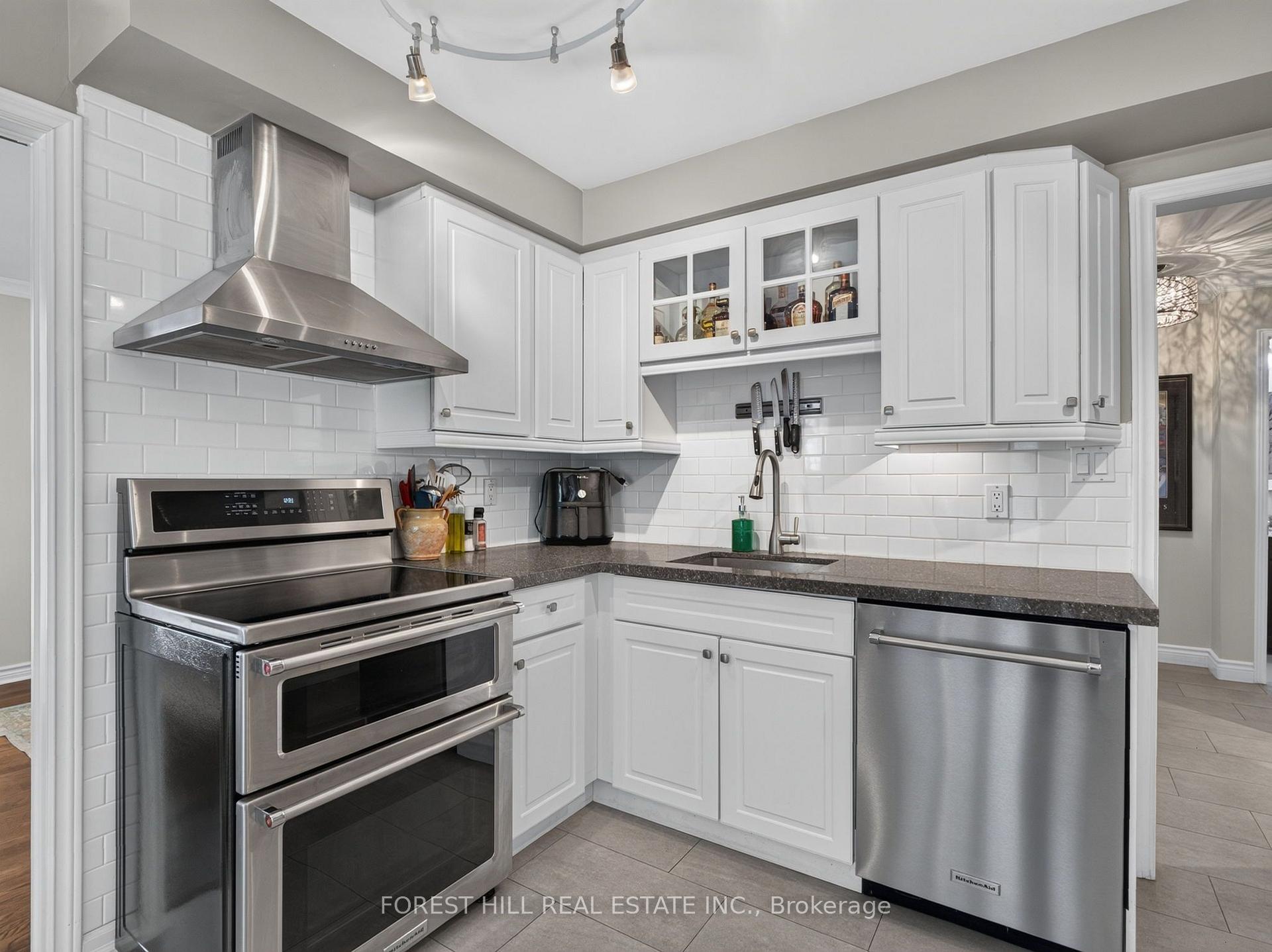 Photo 14 of 9 Tomlin Crescent, Richmond Hill, North Richvale — HOMEH