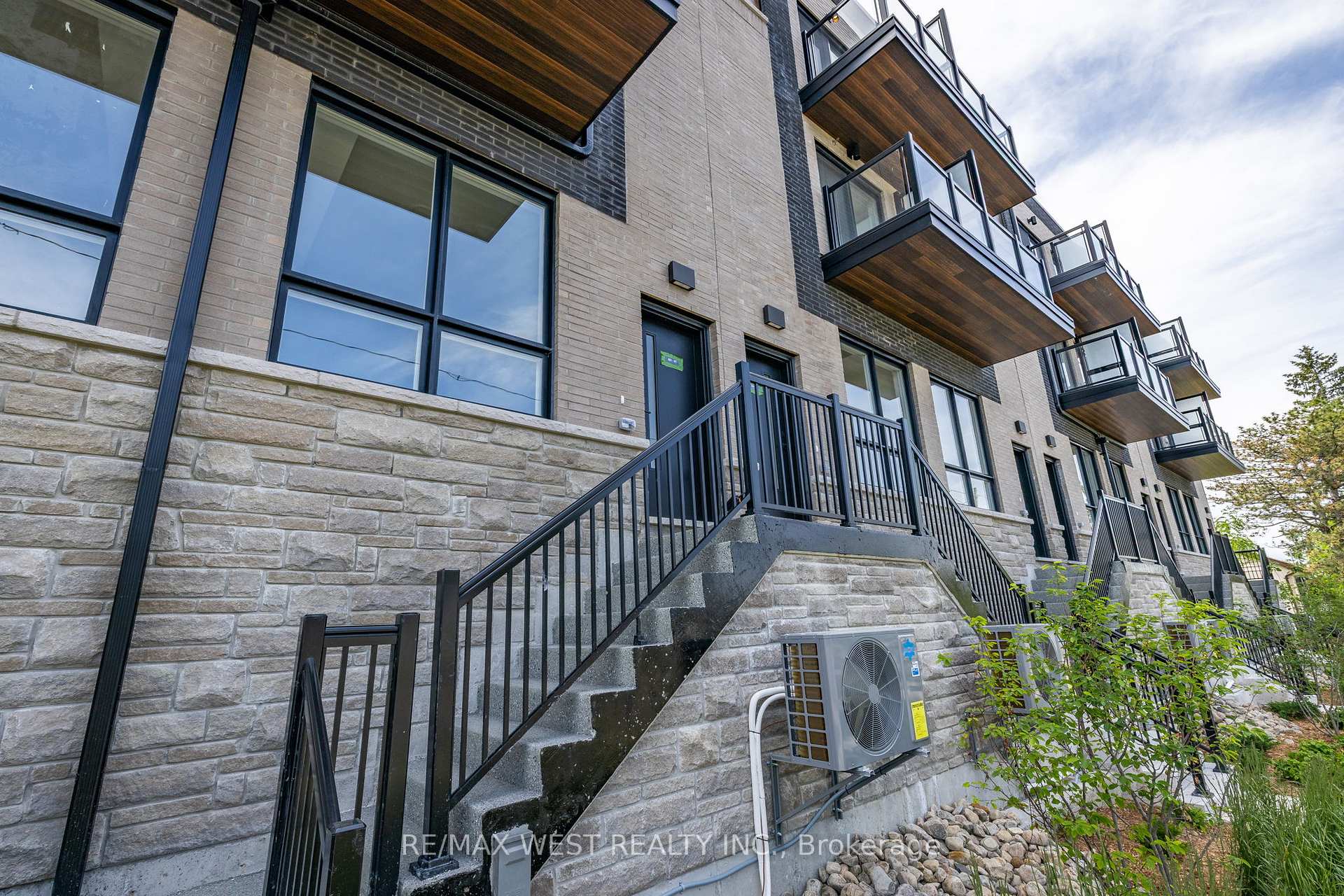 Photo 3 of Unit 7, 521 Big Bay Point Road, Barrie, Painswick South — HOMEH