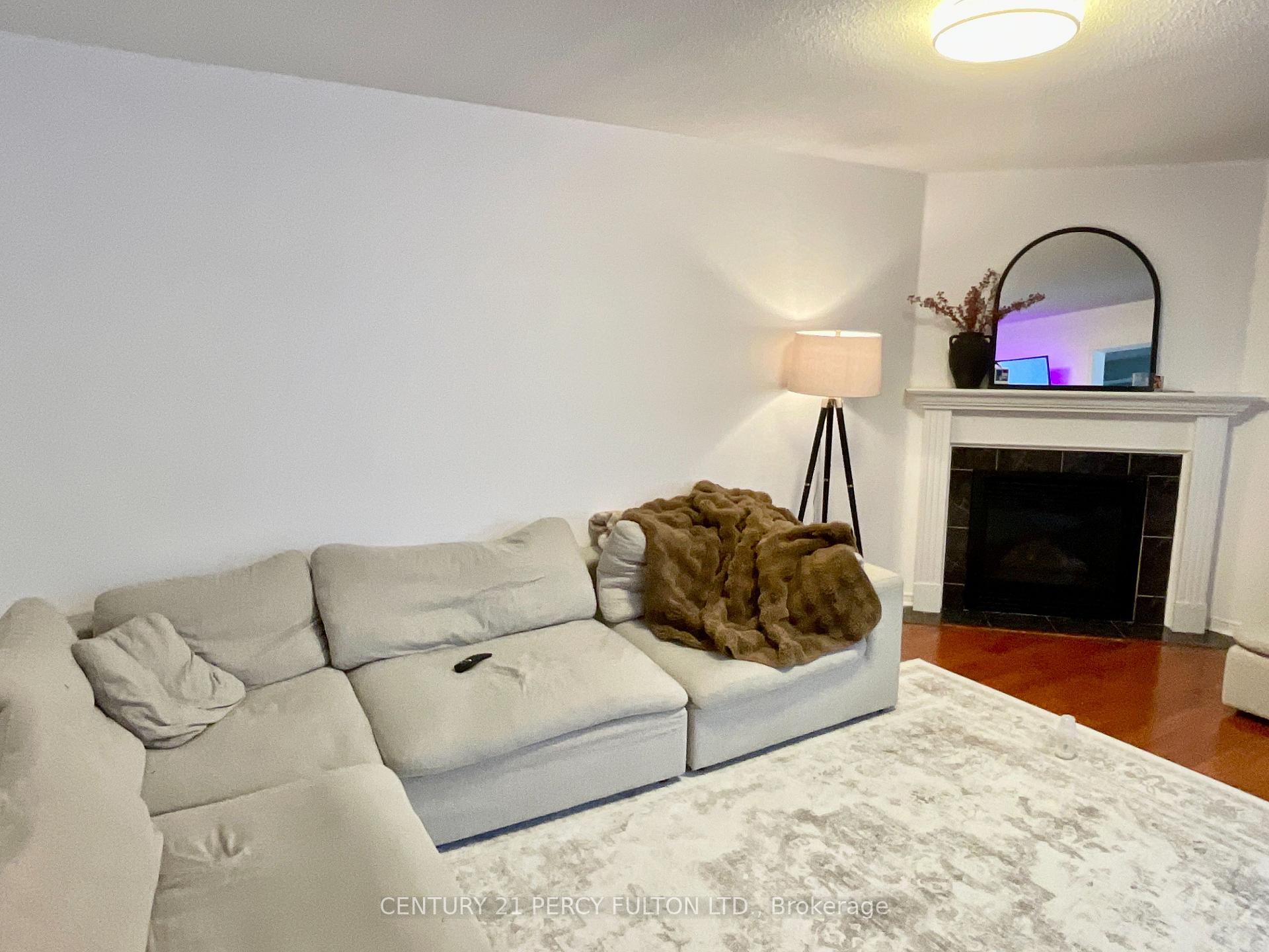 Photo 2 of 173 Sophia Road, Markham, Middlefield — HOMEH