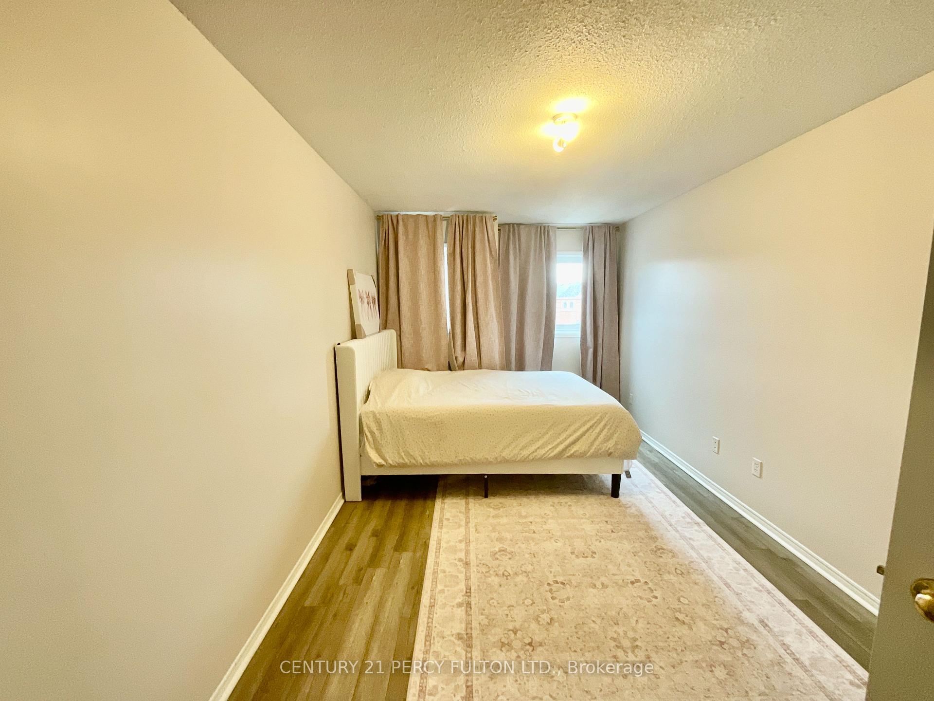 Photo 8 of 173 Sophia Road, Markham, Middlefield — HOMEH