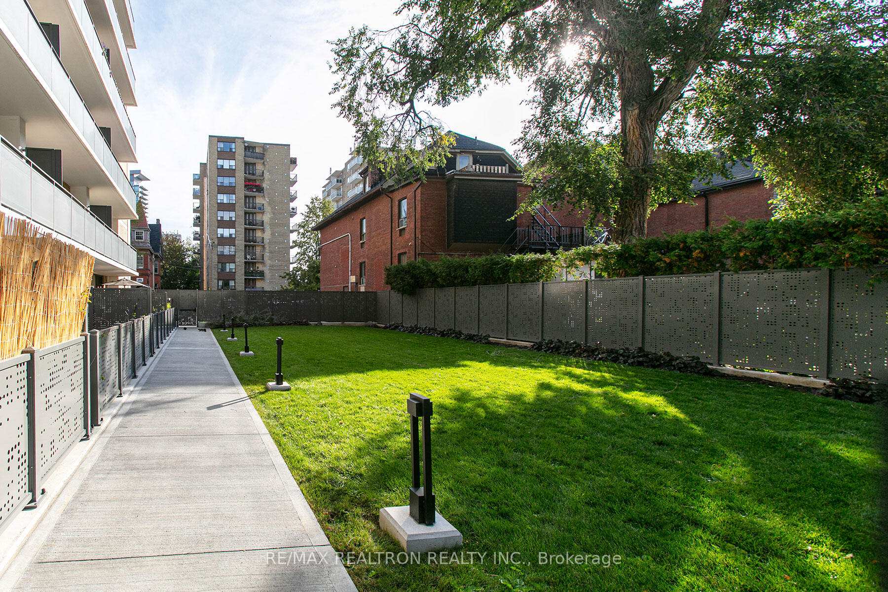 Photo 17 of Unit 702, 276 St George Street, Toronto, The Annex — HOMEH