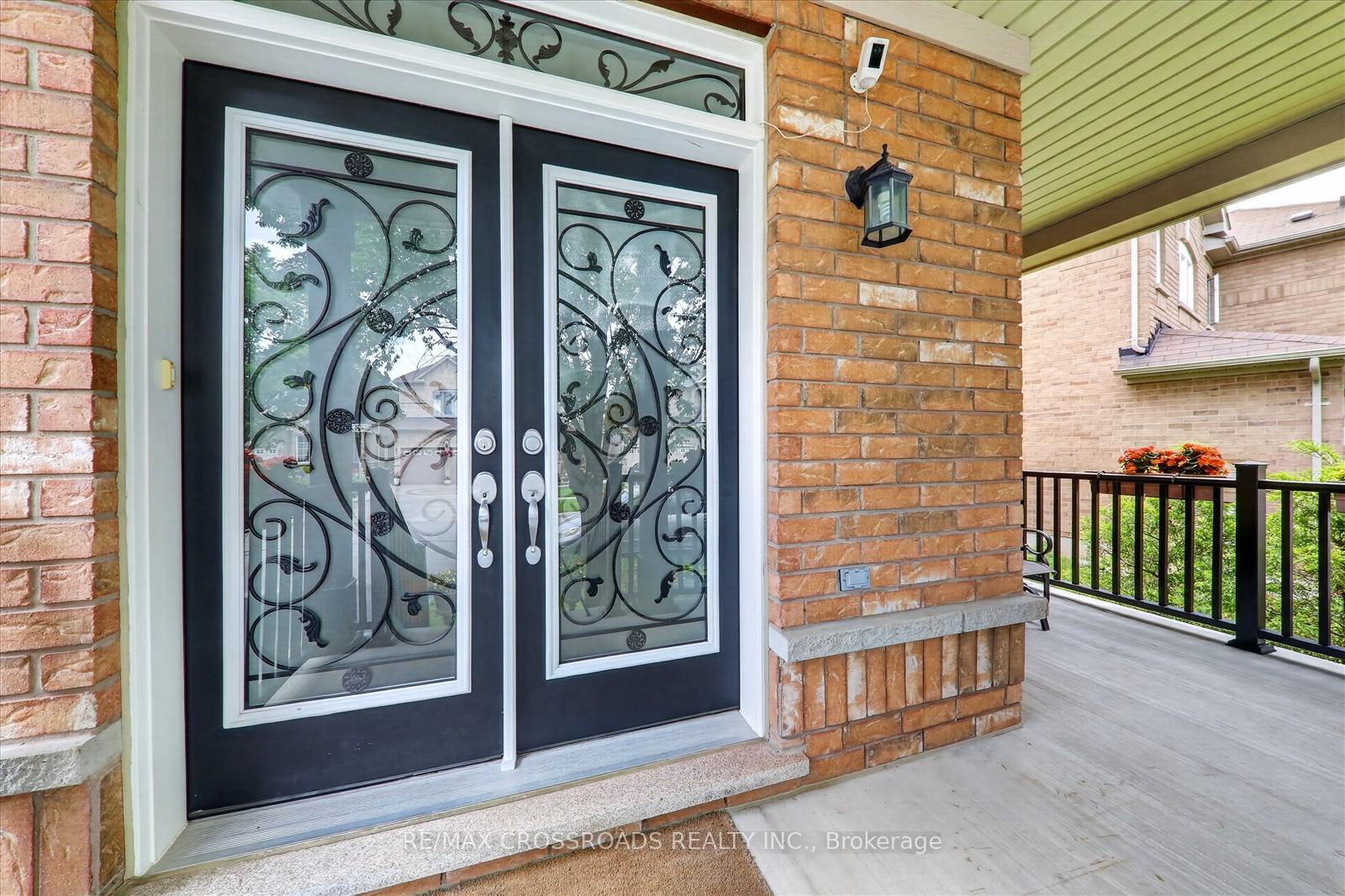 Photo 2 of 15 Sedore Street, Markham, Greensborough — HOMEH