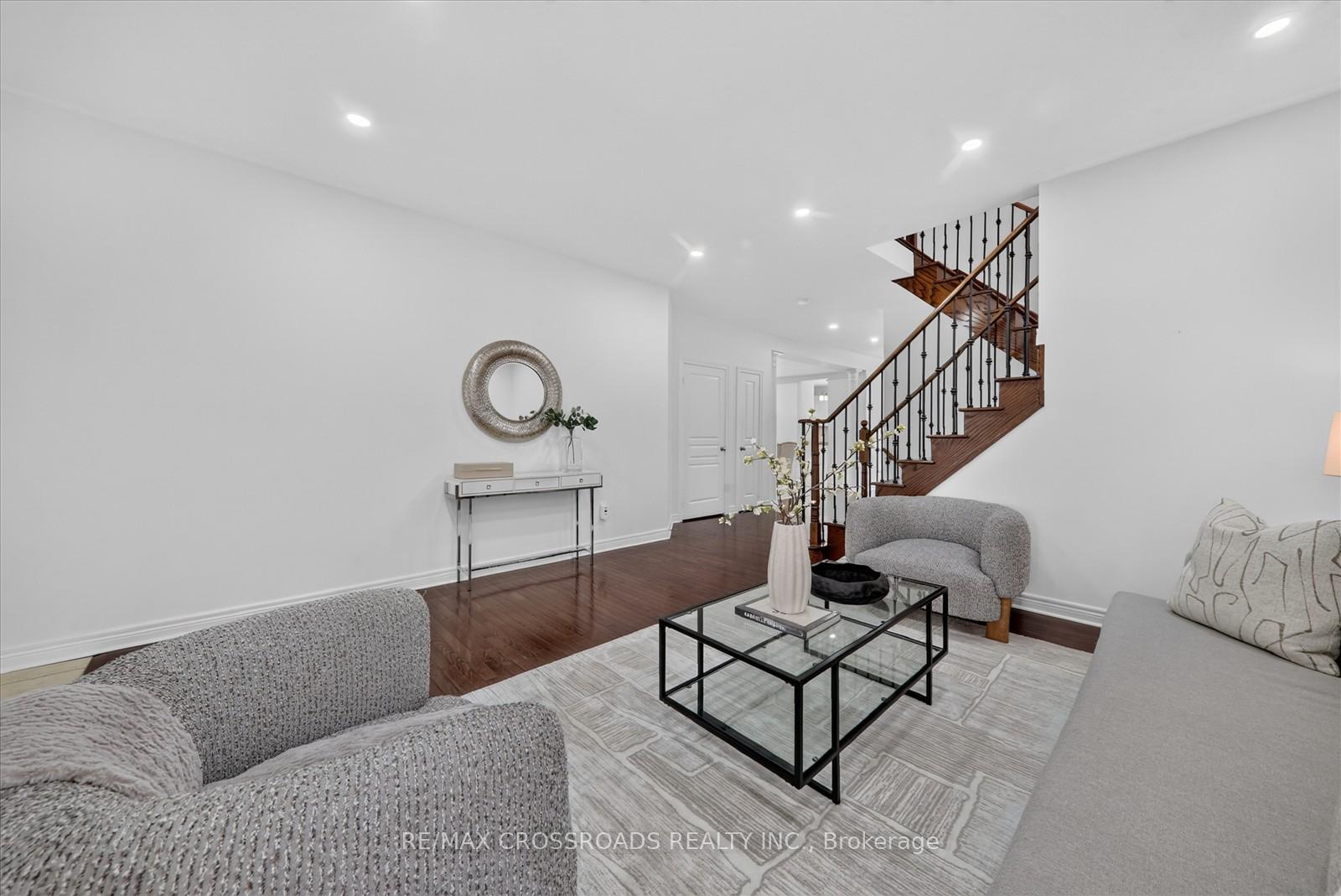 Photo 10 of 15 Sedore Street, Markham, Greensborough — HOMEH