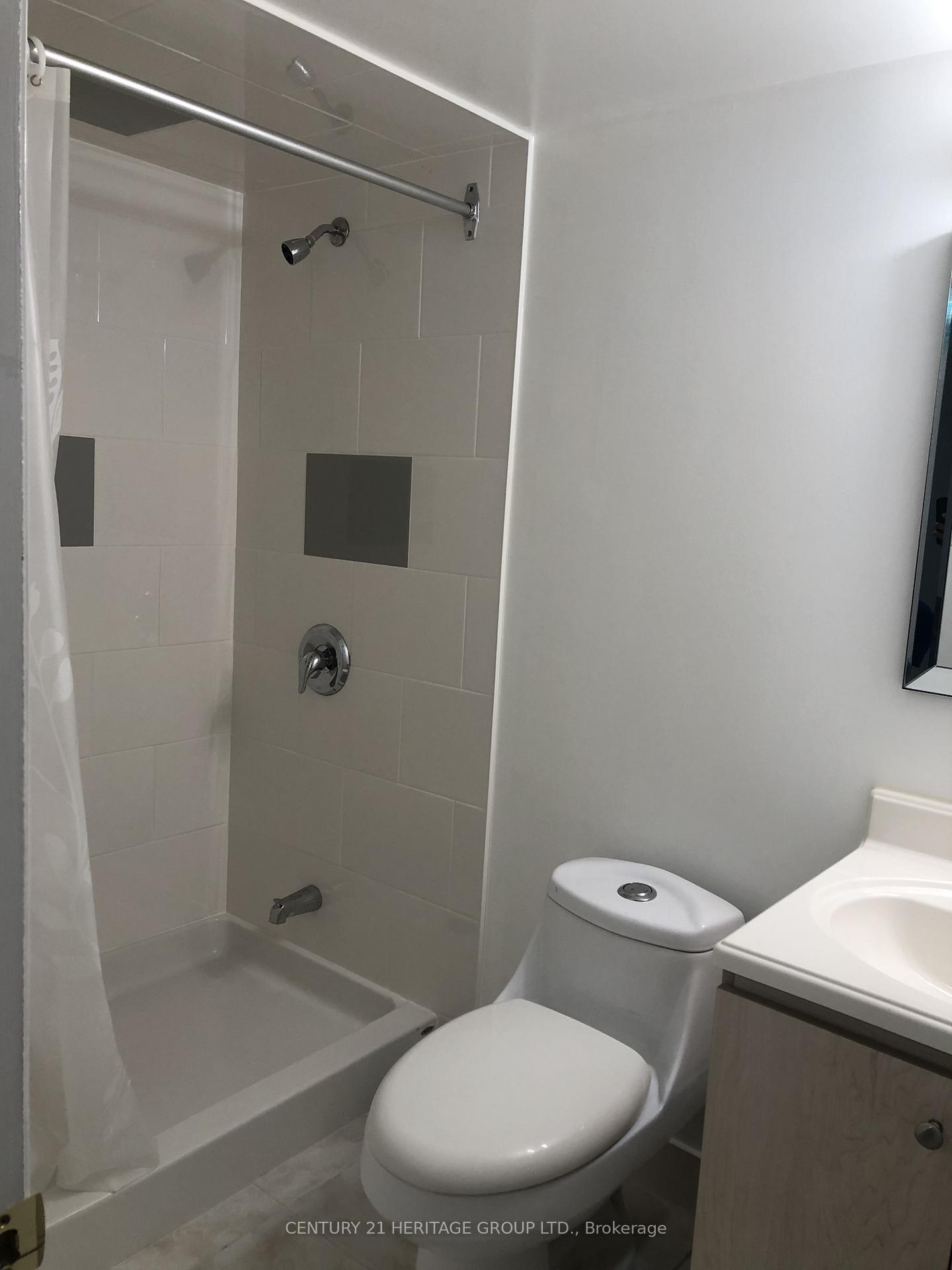 Photo 3 of Unit Apt 1 B1, 16 Cartmel Drive, Markham, Milliken Mills East — HOMEH