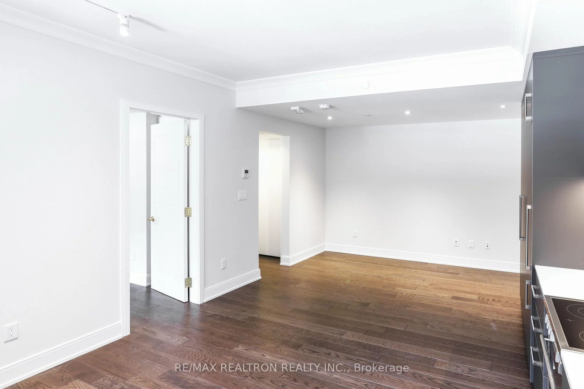 Photo 6 of Unit 108, 2 Clarendon Avenue, Toronto, Casa Loma — HOMEH