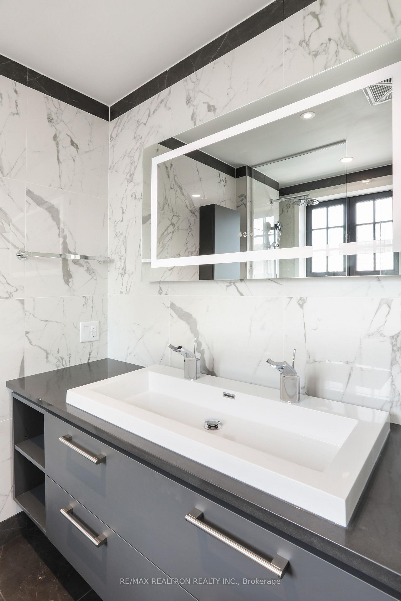 Photo 8 of Unit 206, 2 Clarendon Avenue, Toronto, Casa Loma — HOMEH