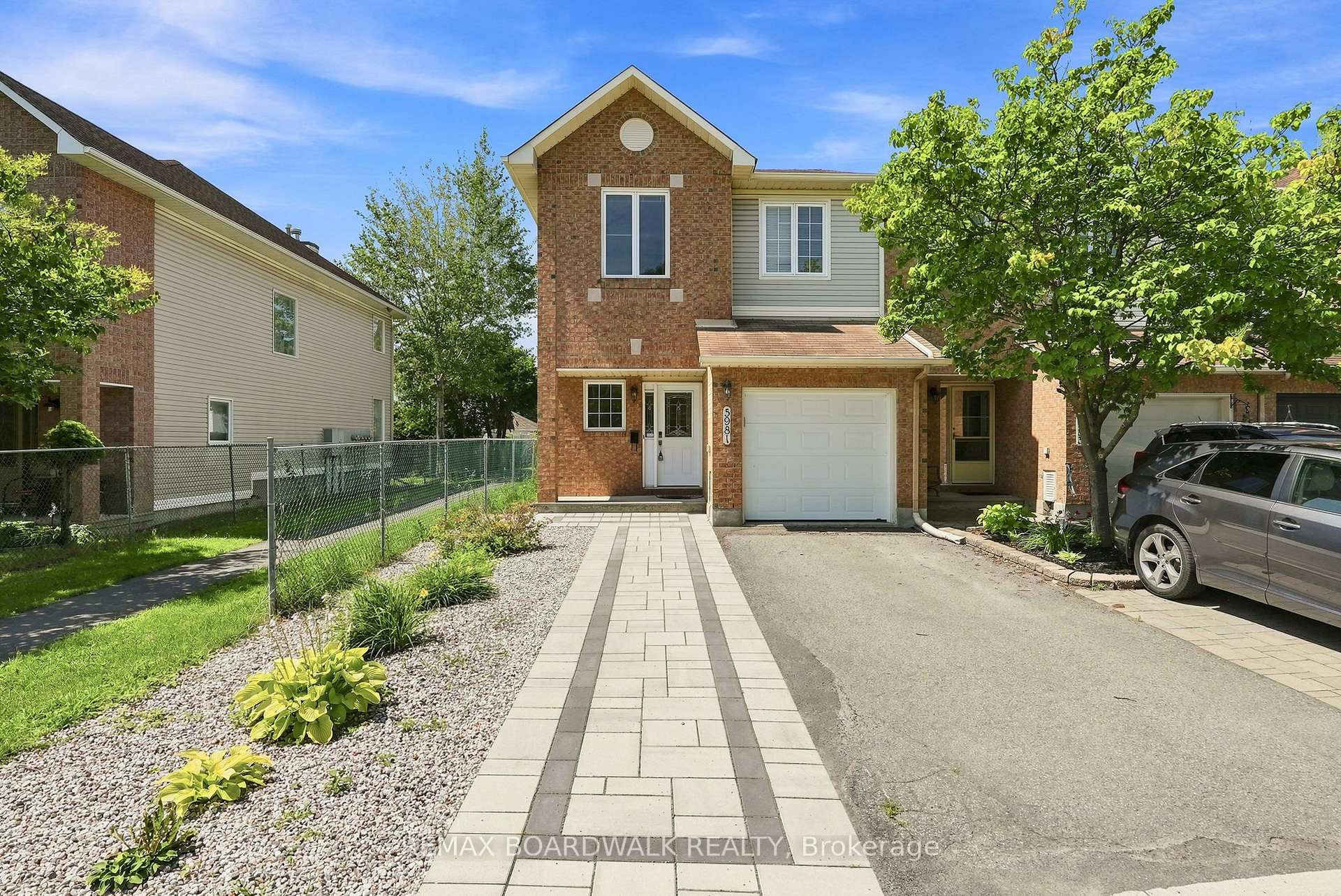 Photo of 5981 Pineglade Crescent