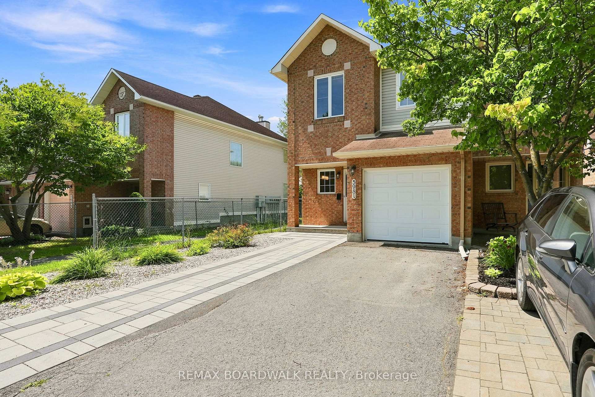 Photo 2 of 5981 Pineglade Crescent, Ottawa, Chapel Hill South - Orleans Village — HOMEH