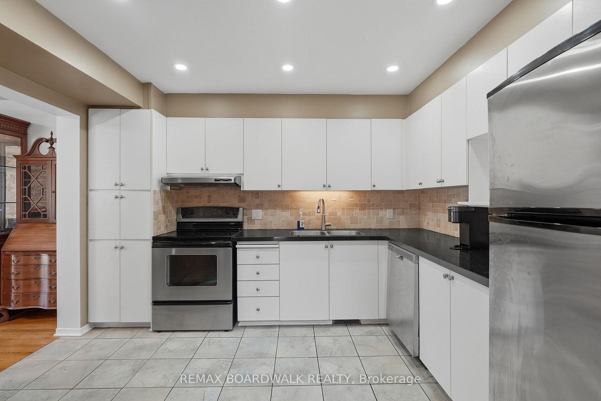 Photo 7 of 5981 Pineglade Crescent, Ottawa, Chapel Hill South - Orleans Village — HOMEH