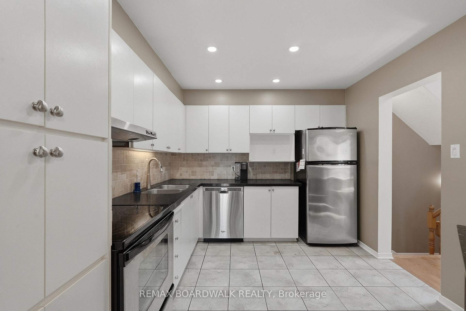 Photo 8 of 5981 Pineglade Crescent, Ottawa, Chapel Hill South - Orleans Village — HOMEH