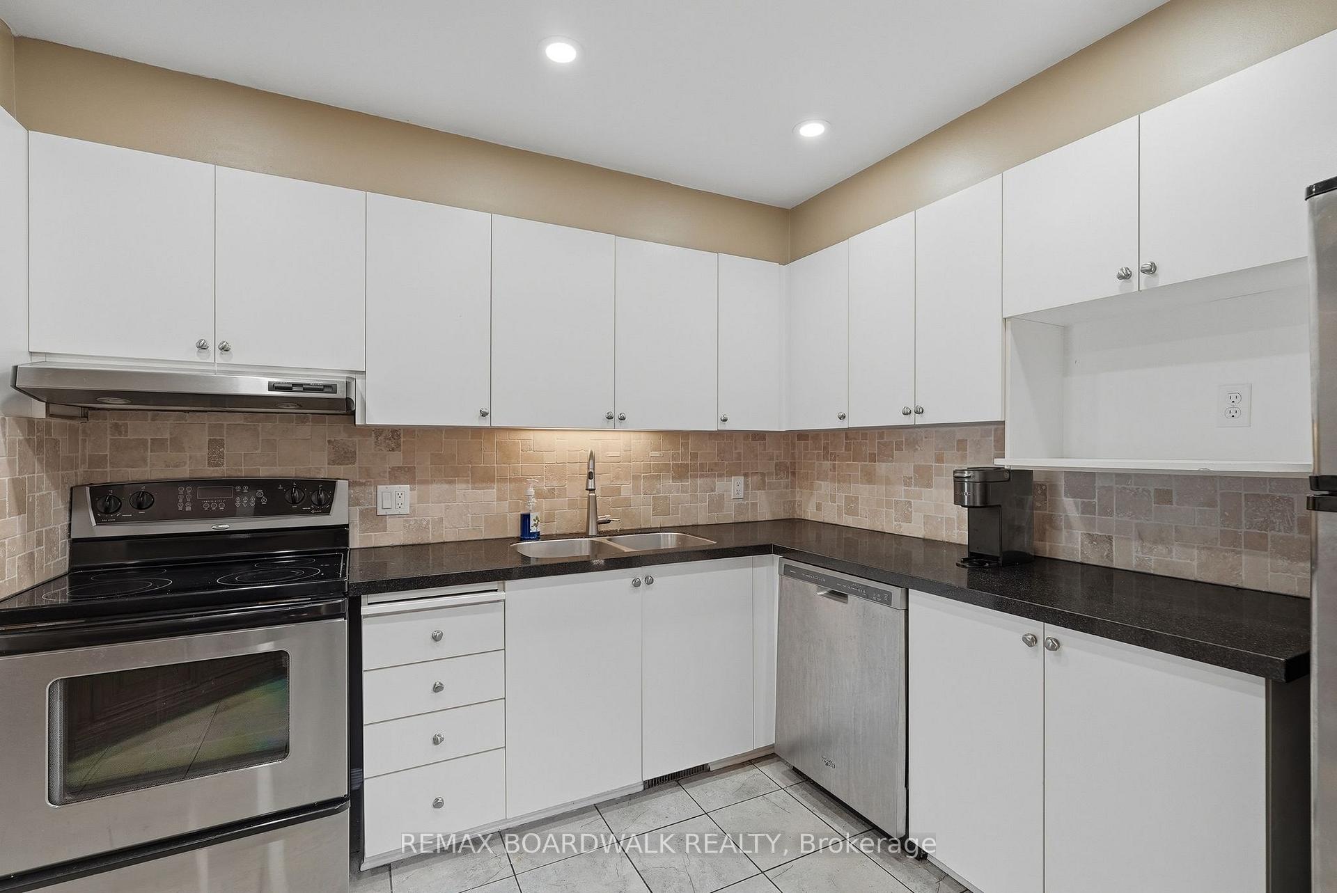 Photo 9 of 5981 Pineglade Crescent, Ottawa, Chapel Hill South - Orleans Village — HOMEH
