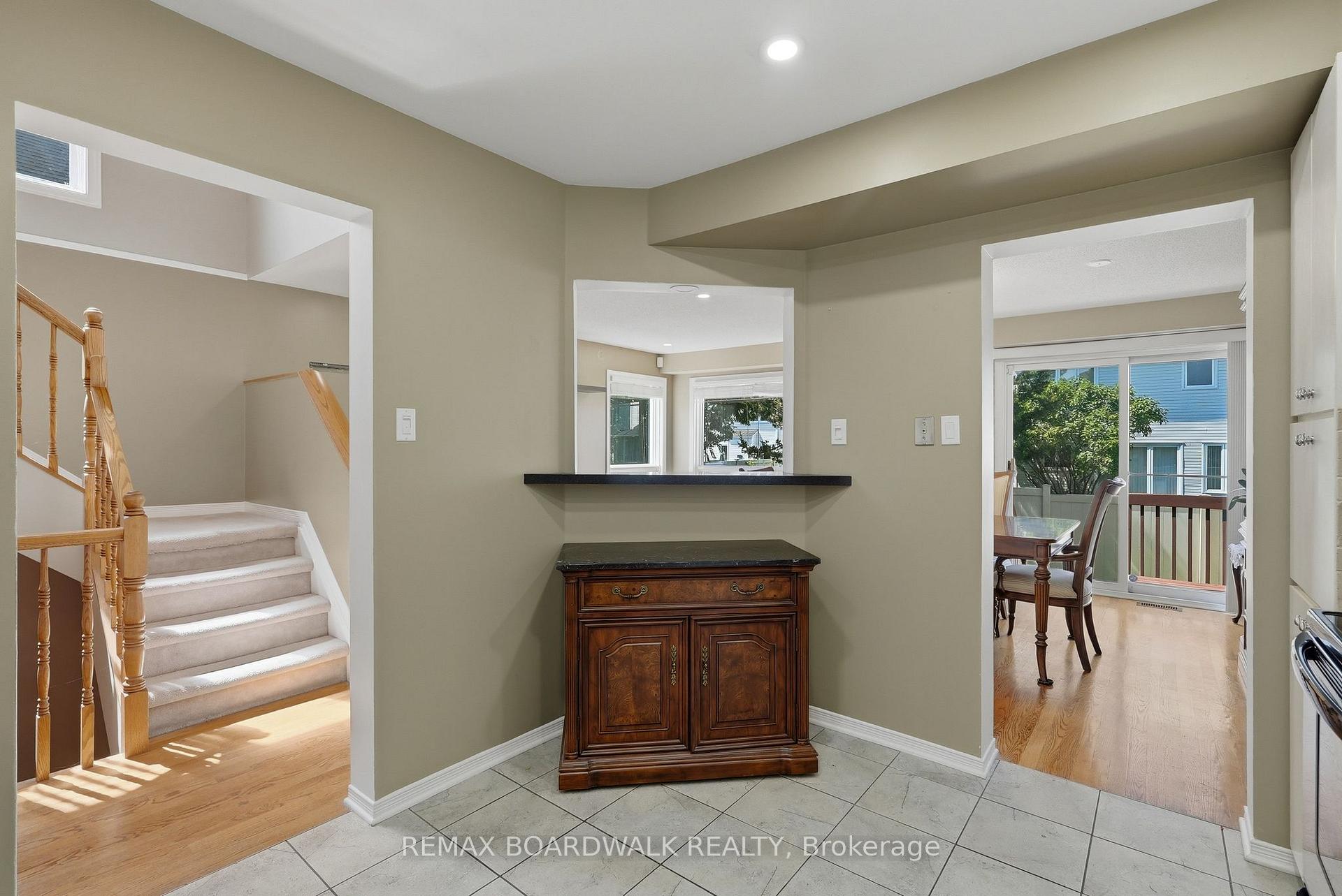 Photo 10 of 5981 Pineglade Crescent, Ottawa, Chapel Hill South - Orleans Village — HOMEH