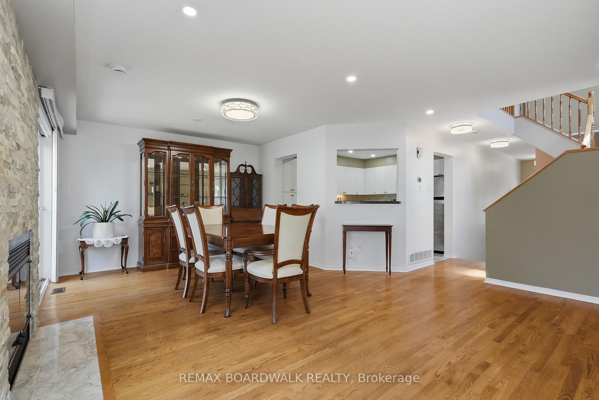 Photo 14 of 5981 Pineglade Crescent, Ottawa, Chapel Hill South - Orleans Village — HOMEH