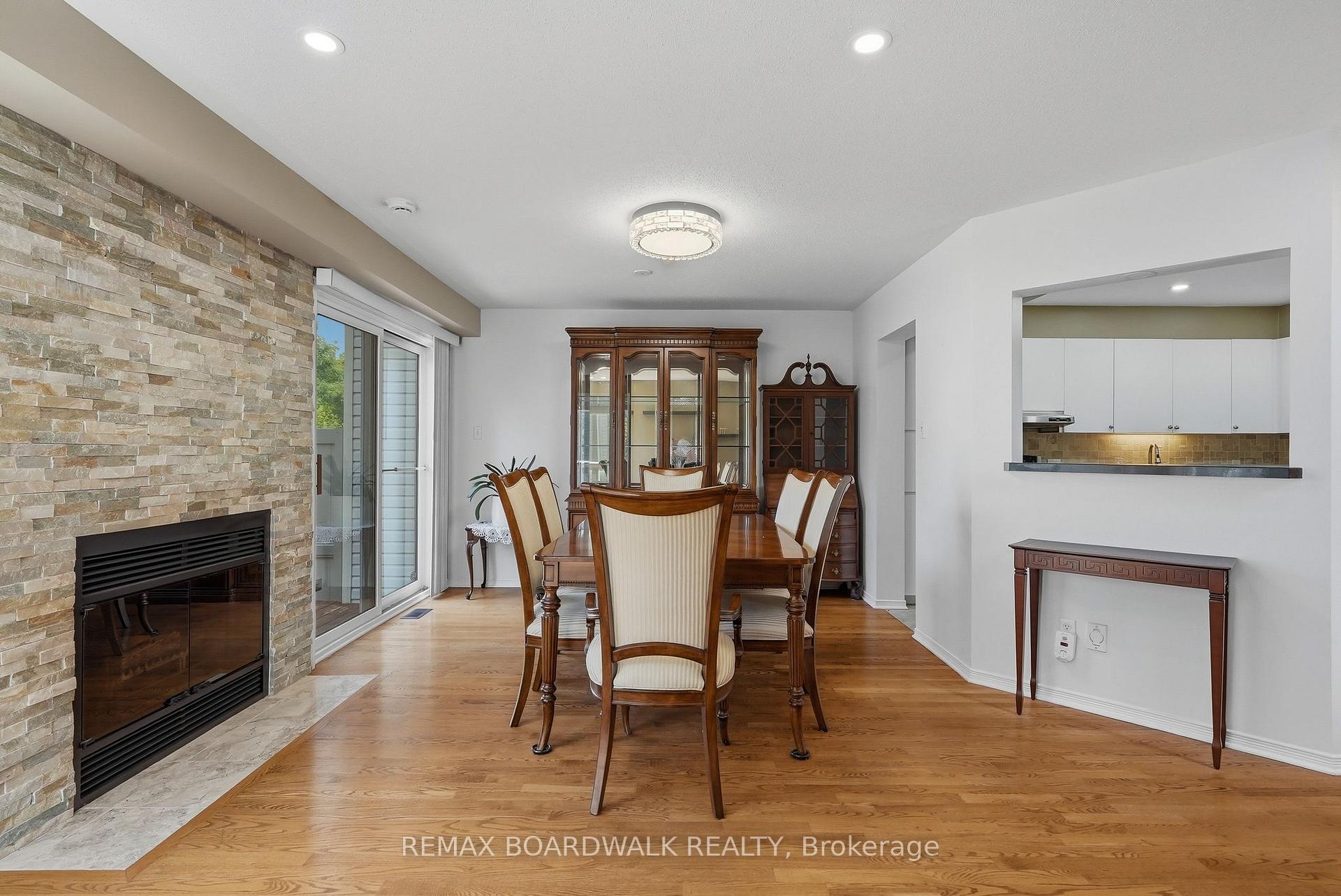 Photo 15 of 5981 Pineglade Crescent, Ottawa, Chapel Hill South - Orleans Village — HOMEH
